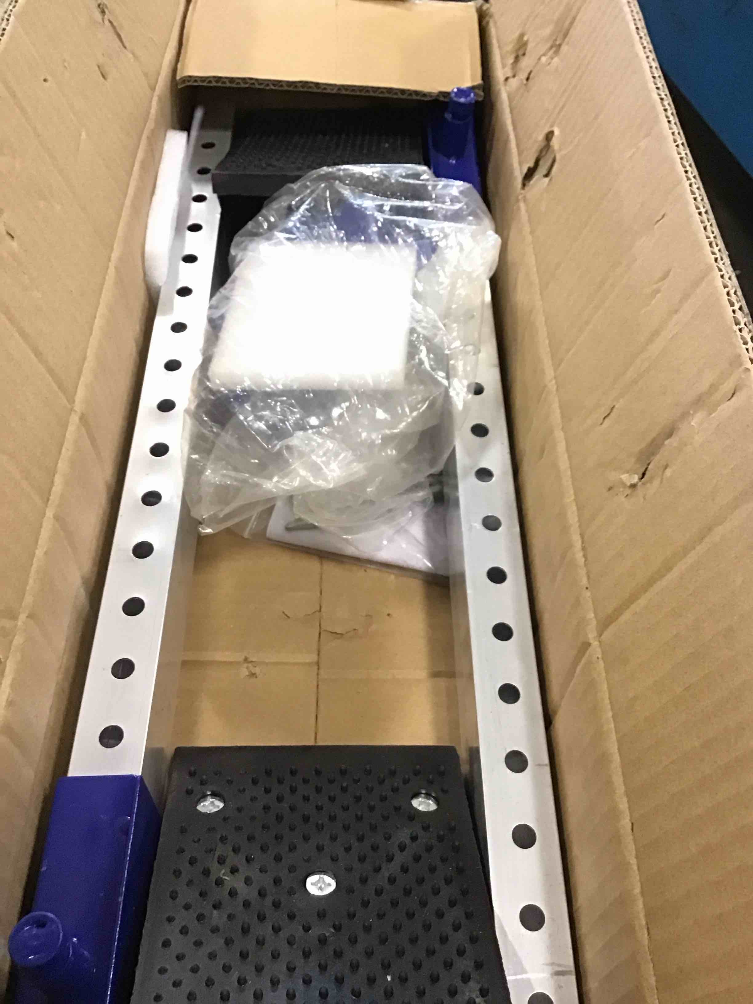 https://s3.amazonaws.com/lotting-images-prod/bidfta/BLU6599949_1719323365588.jpeg
