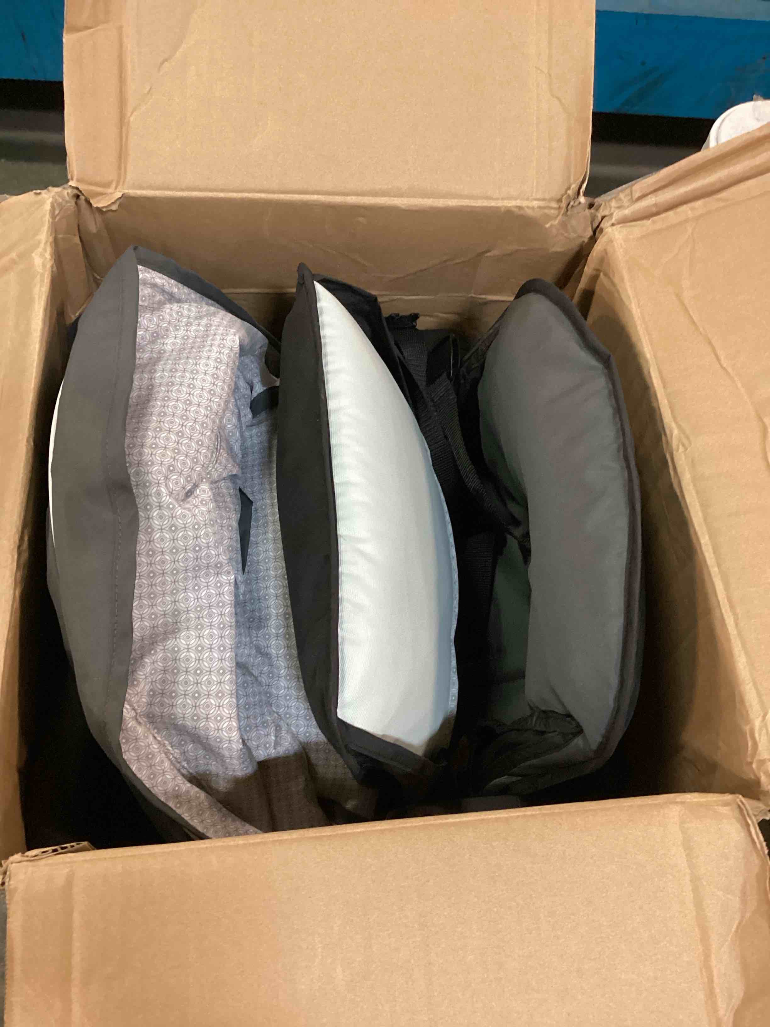 https://s3.amazonaws.com/lotting-images-prod/bidfta/BLU6602350_1718940945390.jpeg
