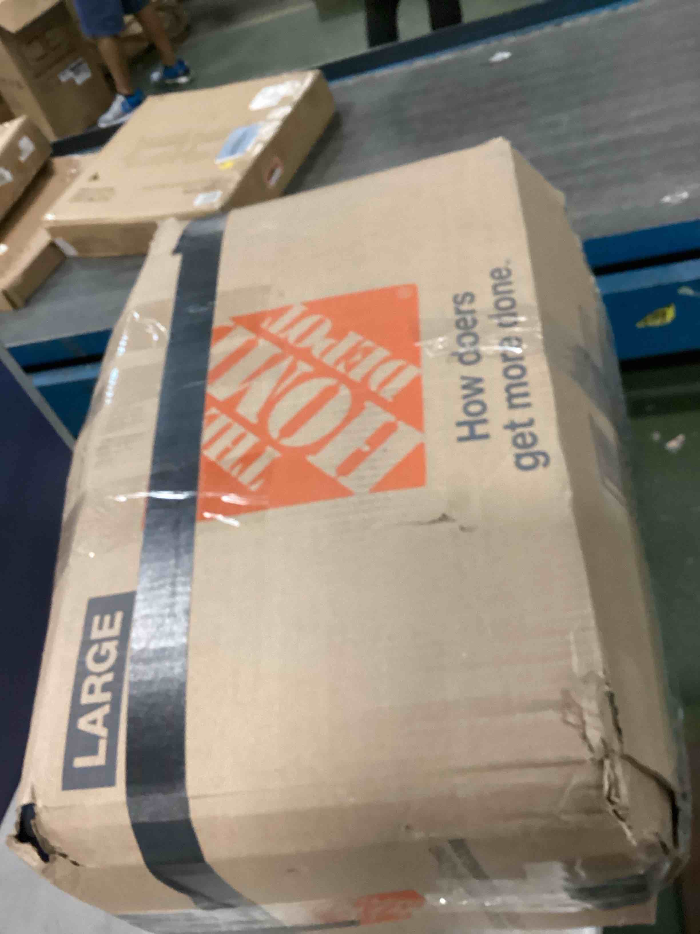 https://s3.amazonaws.com/lotting-images-prod/bidfta/BLU6603391_1719404937368.jpeg