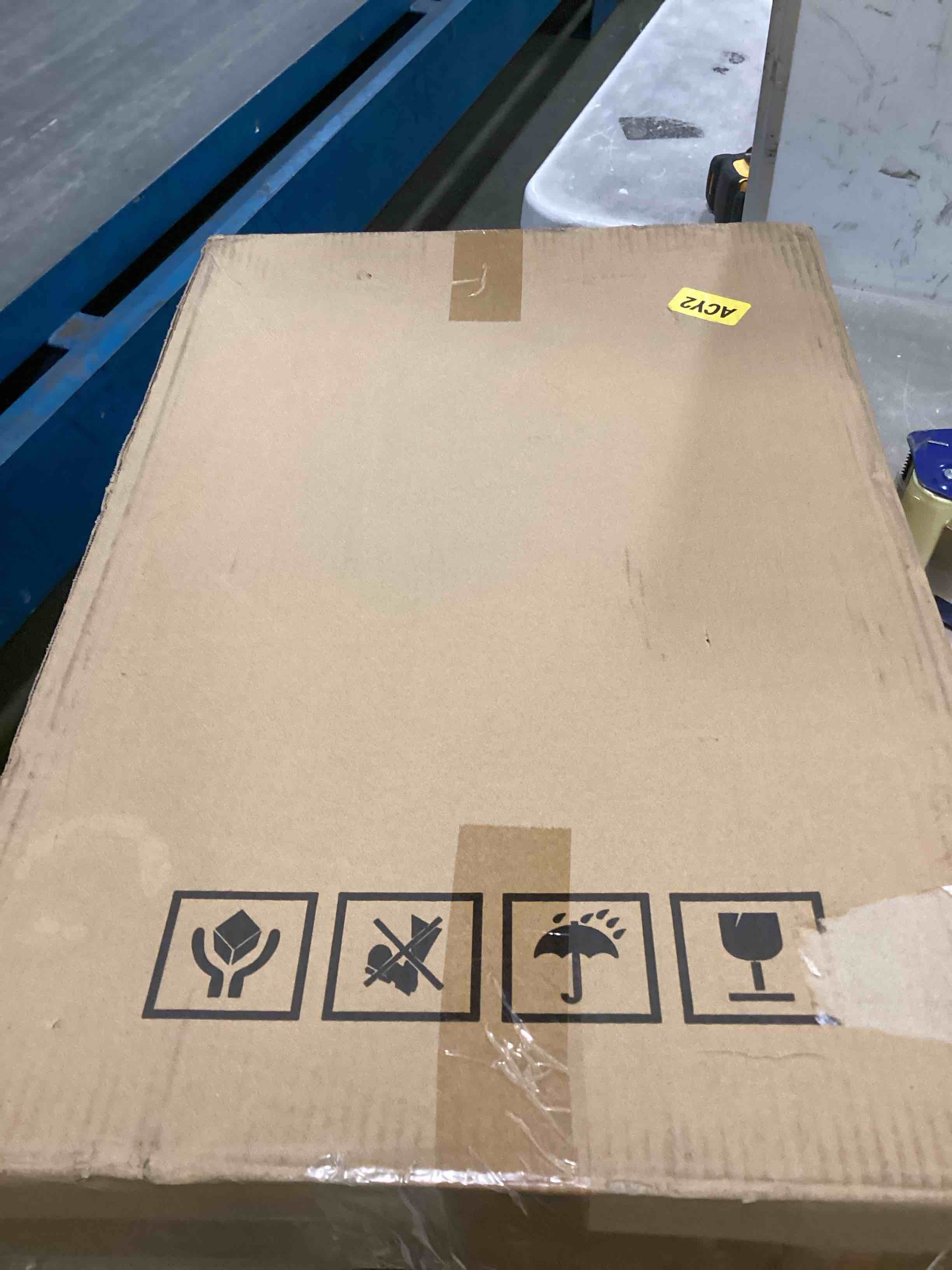 https://s3.amazonaws.com/lotting-images-prod/bidfta/BLU6604173_1719361757995.jpeg