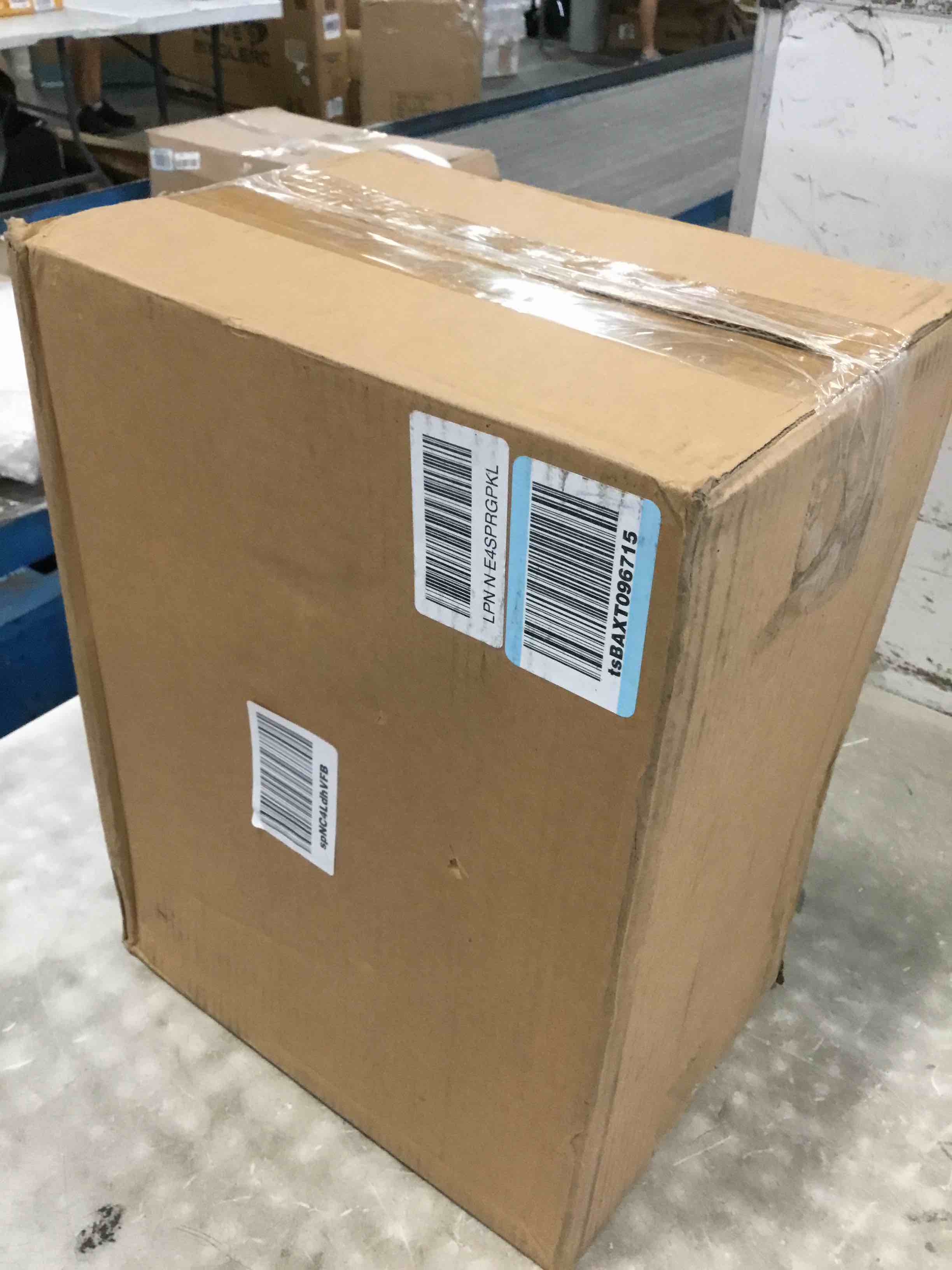 https://s3.amazonaws.com/lotting-images-prod/bidfta/BLU6604728_1719499151048.jpeg