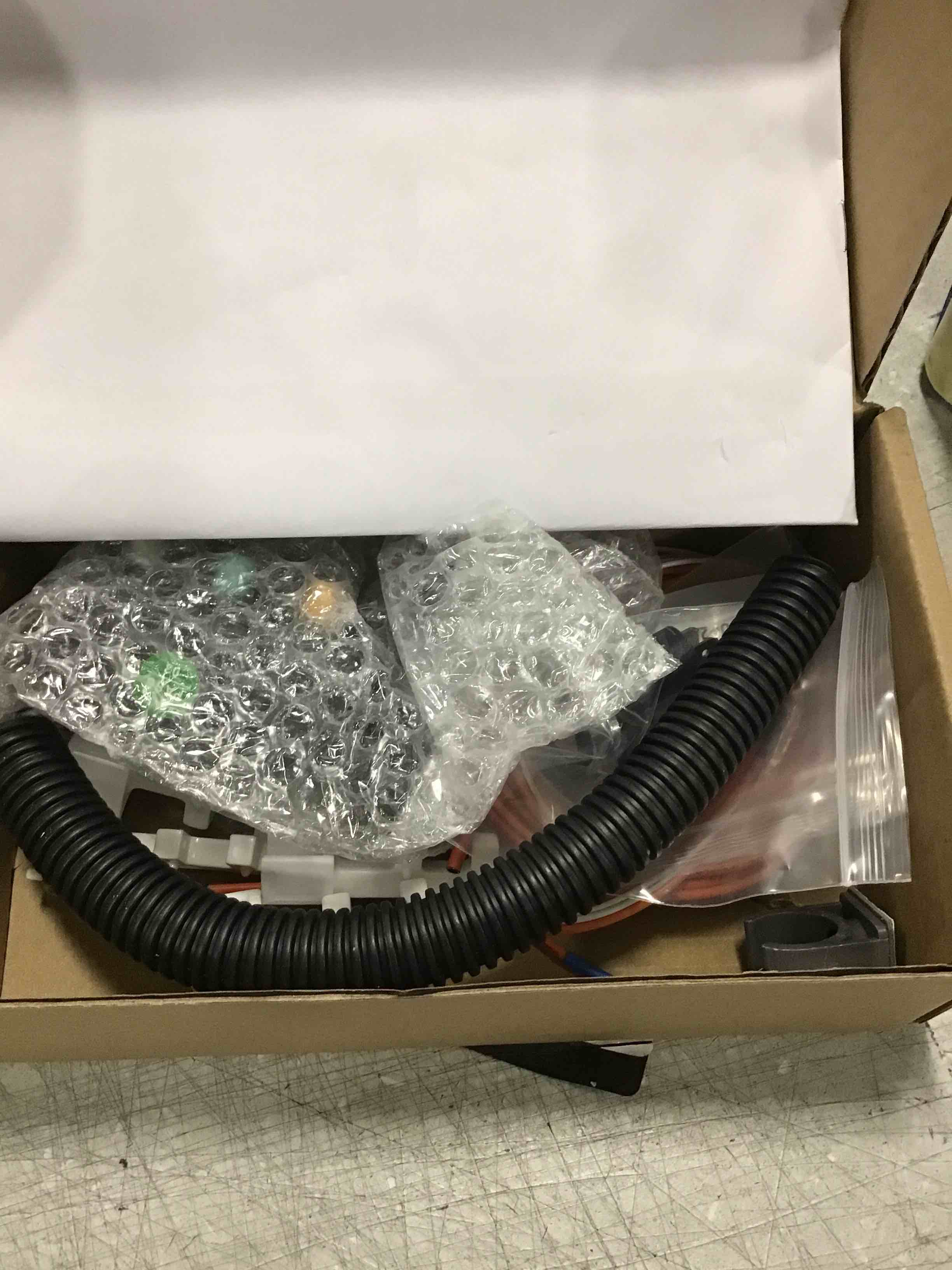 https://s3.amazonaws.com/lotting-images-prod/bidfta/BLU6607029_1718844448771.jpeg