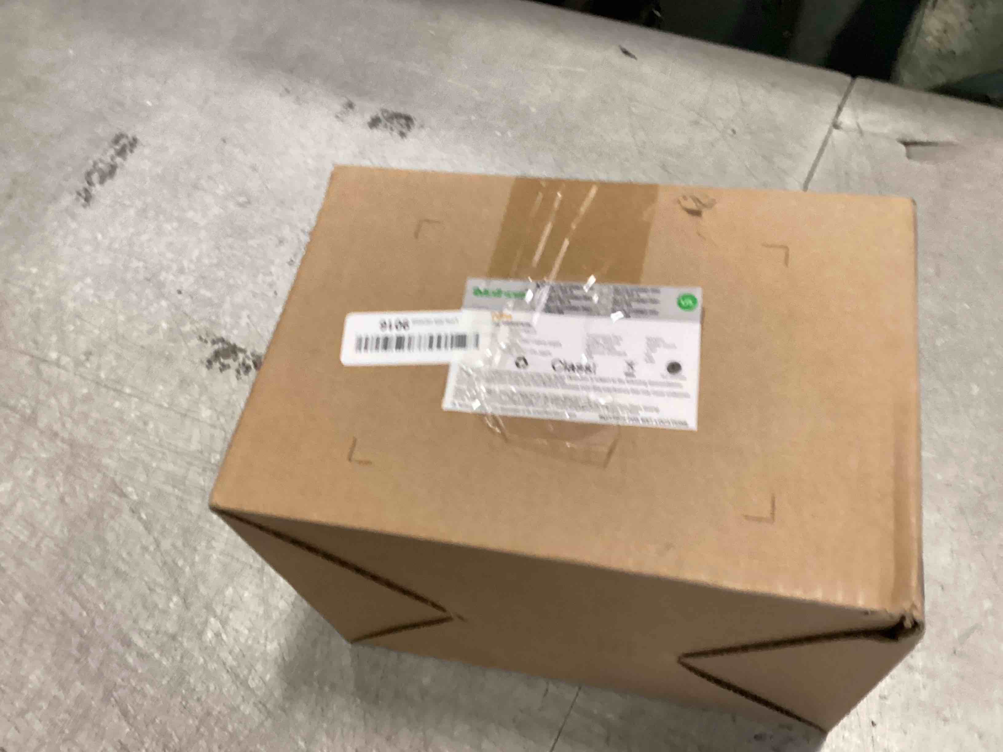 https://s3.amazonaws.com/lotting-images-prod/bidfta/BLU6607829_1719507305378.jpeg