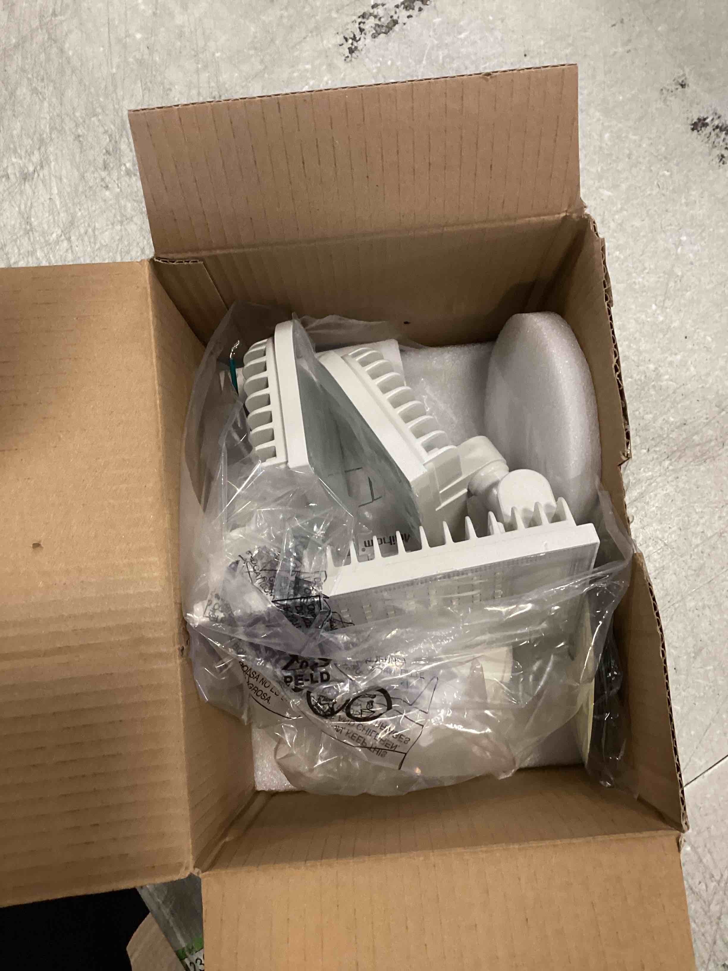 https://s3.amazonaws.com/lotting-images-prod/bidfta/BLU6607829_1719507317239.jpeg