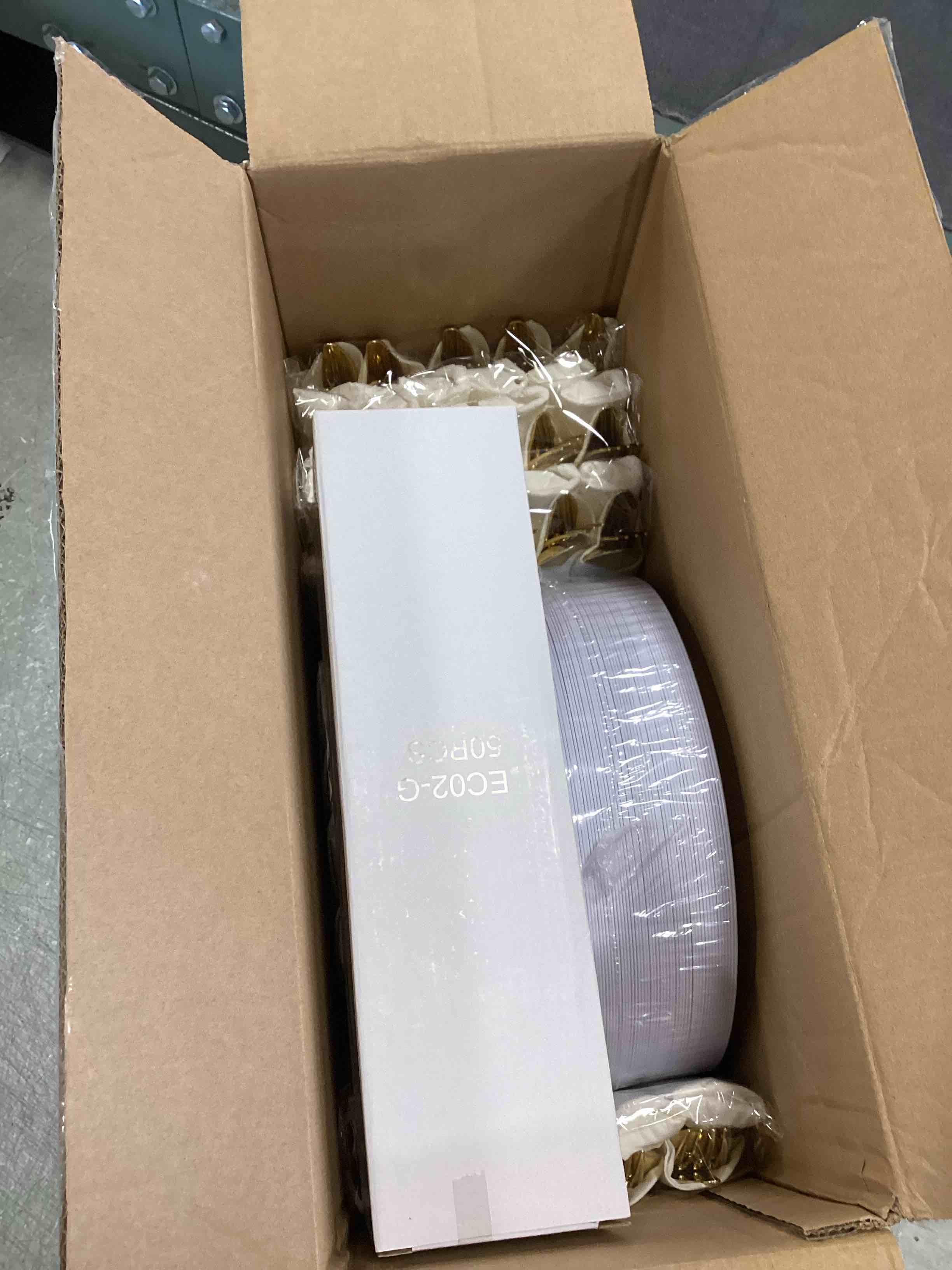 https://s3.amazonaws.com/lotting-images-prod/bidfta/BLU6607858_1719509869454.jpeg
