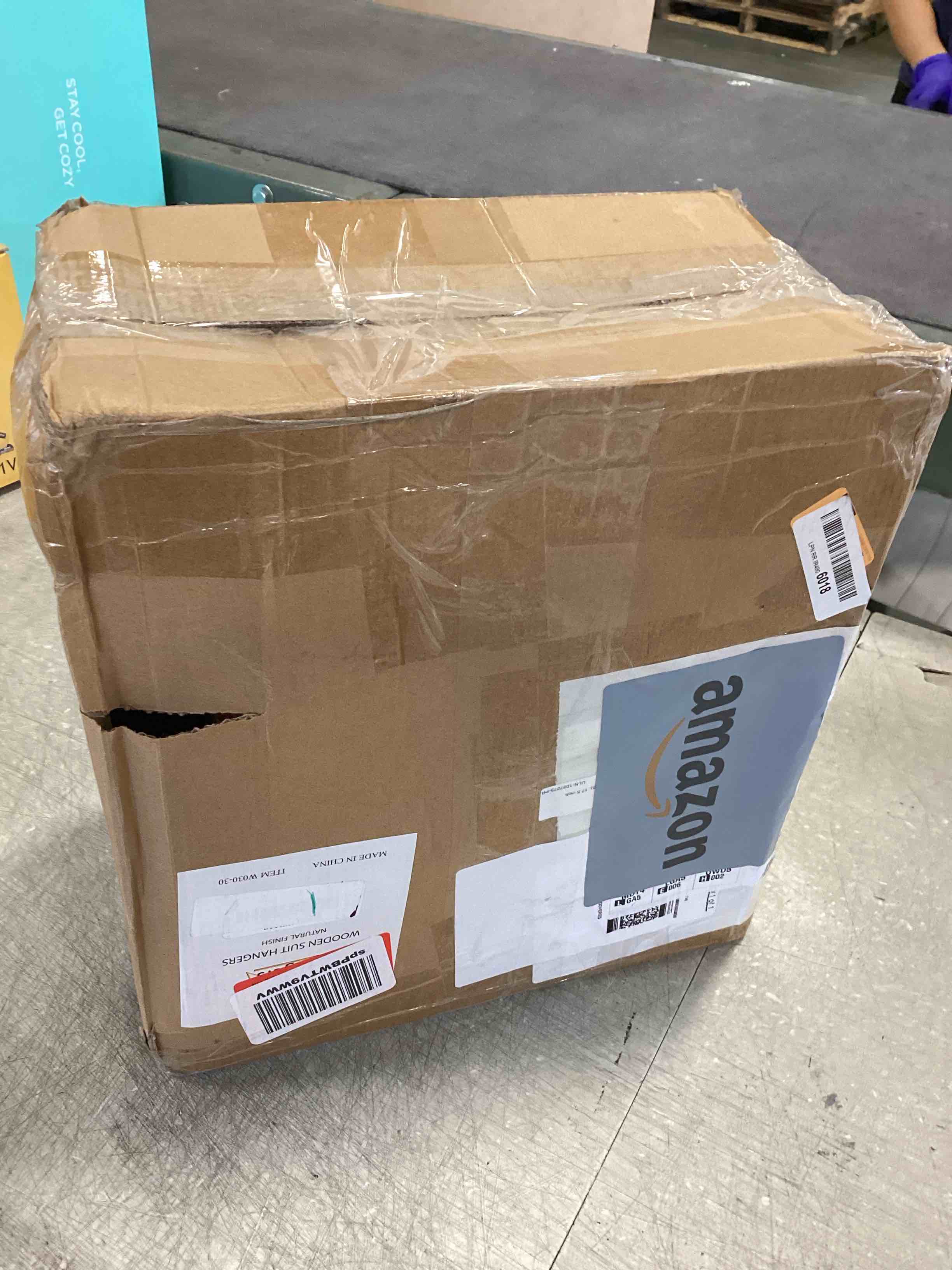 https://s3.amazonaws.com/lotting-images-prod/bidfta/BLU6607880_1719513408737.jpeg