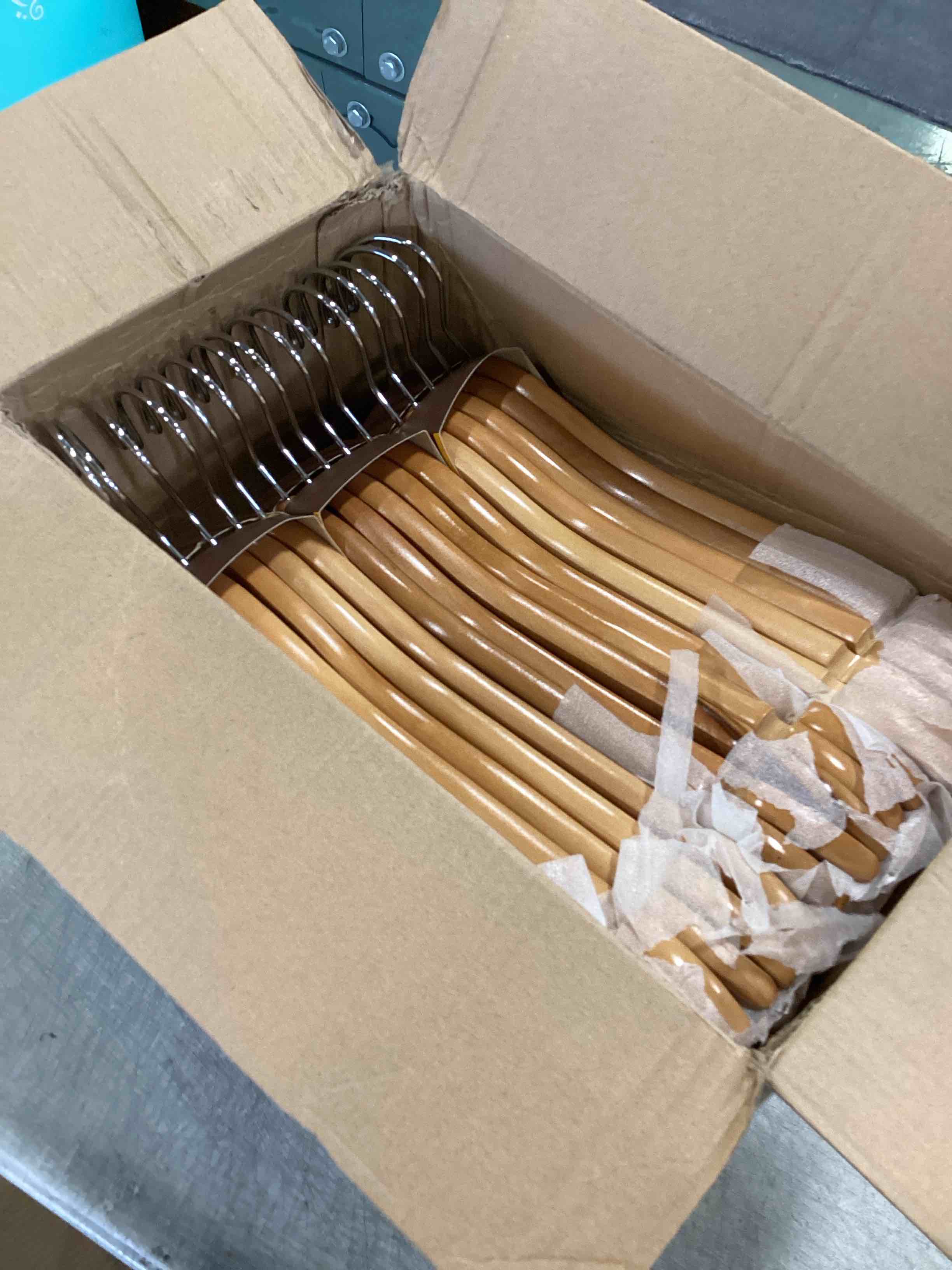 https://s3.amazonaws.com/lotting-images-prod/bidfta/BLU6607880_1719513418065.jpeg