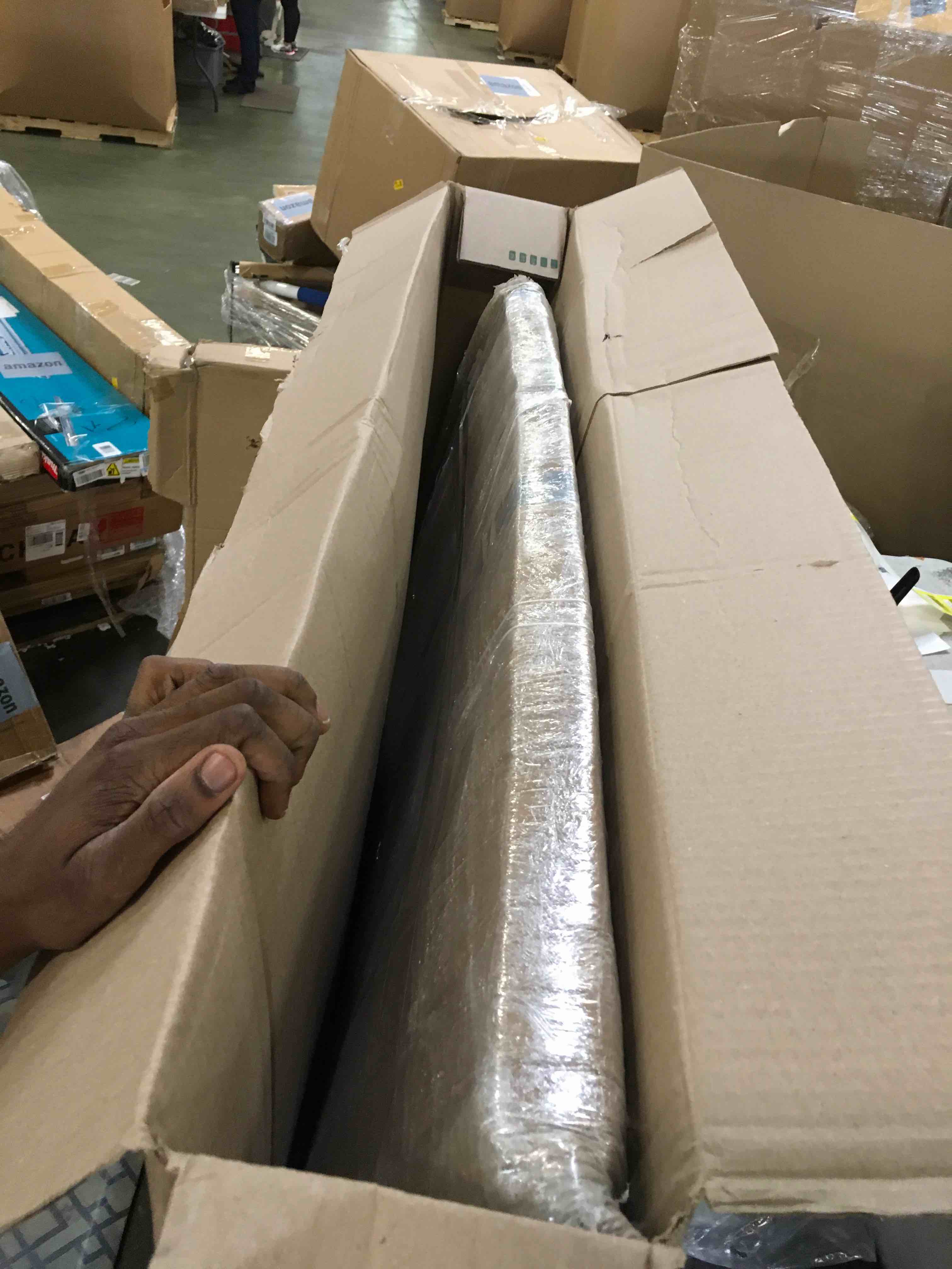 https://s3.amazonaws.com/lotting-images-prod/bidfta/BLU6608489_1718040481701.jpeg