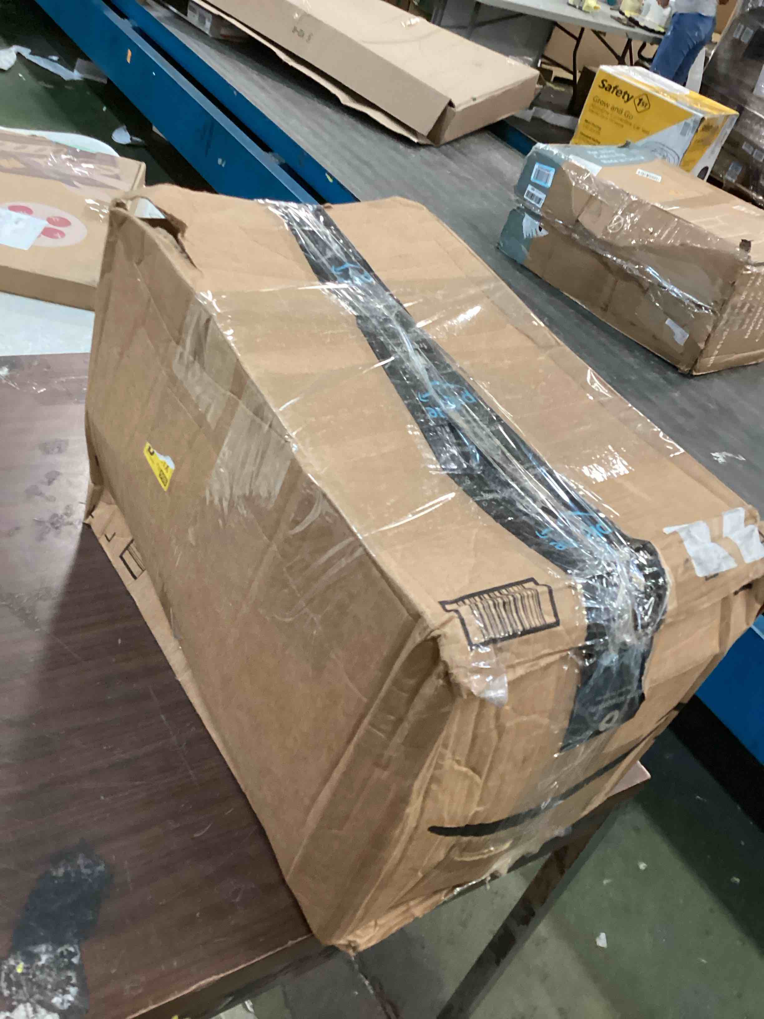 https://s3.amazonaws.com/lotting-images-prod/bidfta/BLU6608864_1718731758099.jpeg
