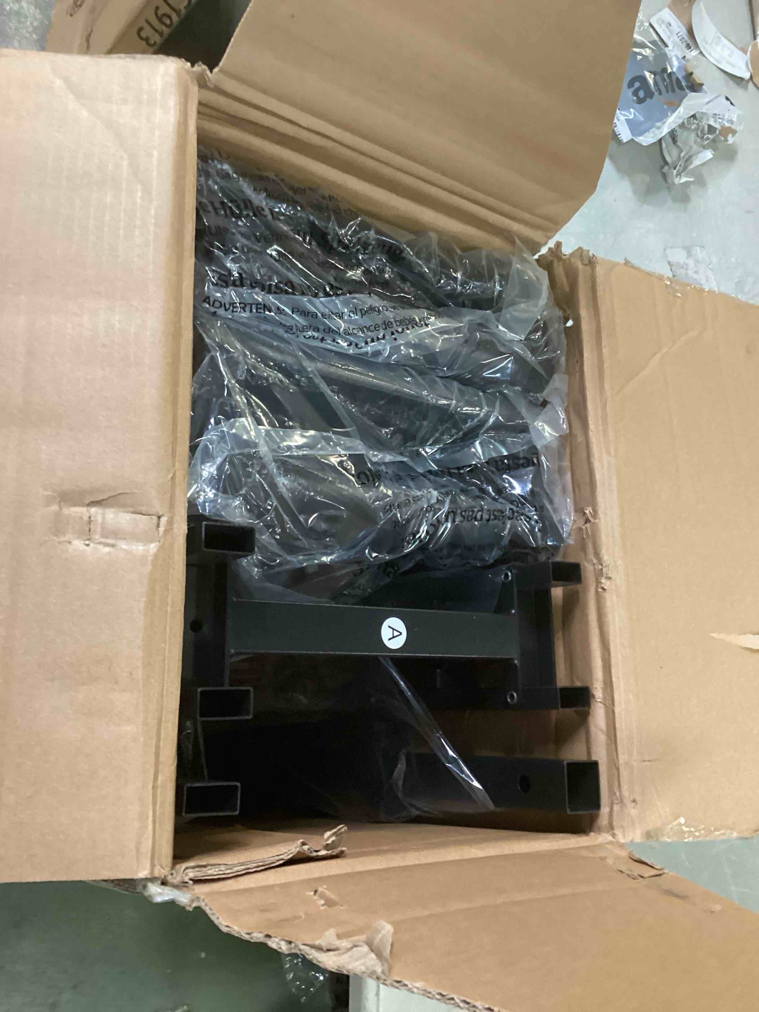 https://s3.amazonaws.com/lotting-images-prod/bidfta/BLU6611136_1718026033420.jpeg