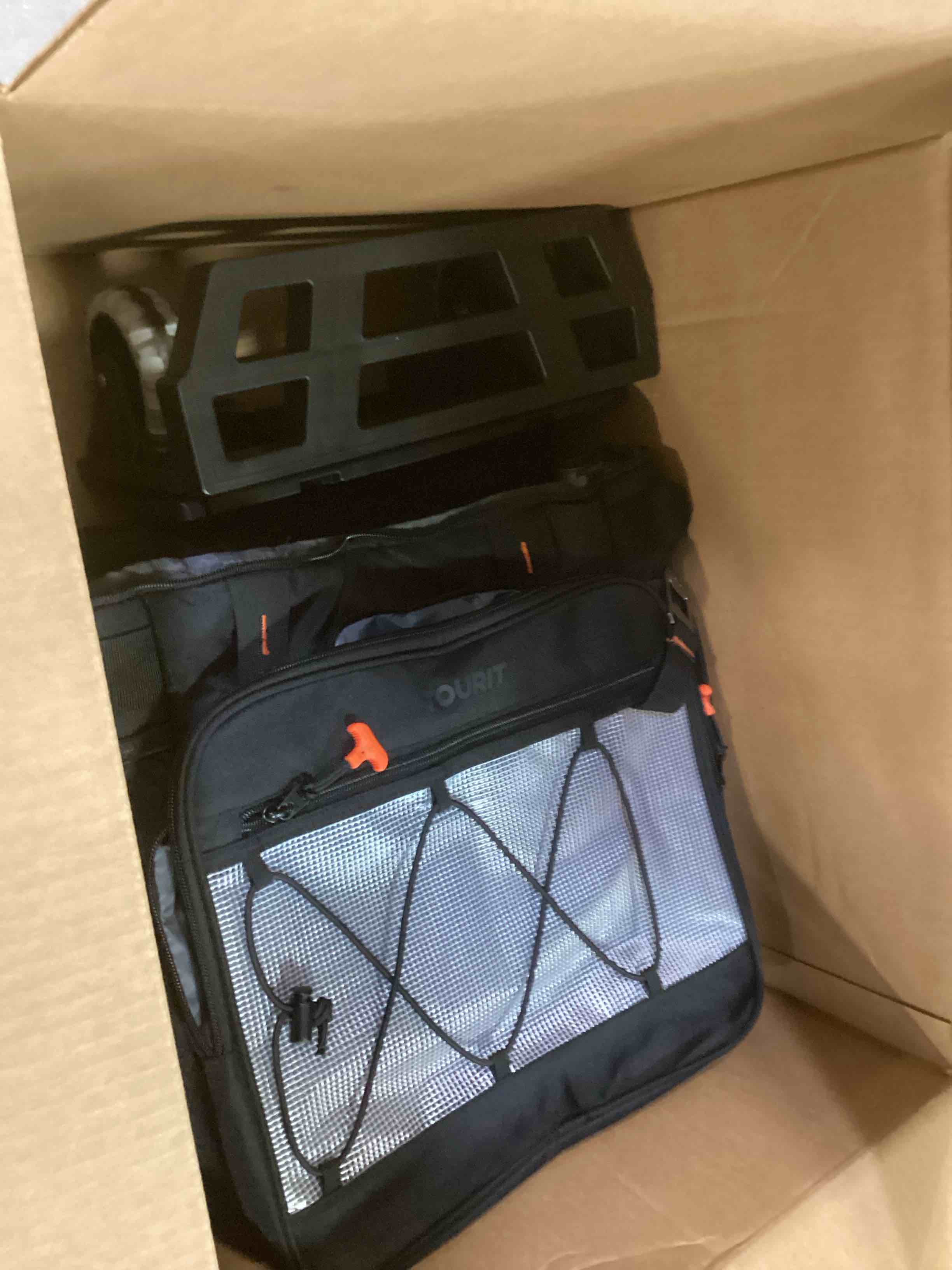 https://s3.amazonaws.com/lotting-images-prod/bidfta/BLU6611160_1718033001944.jpeg