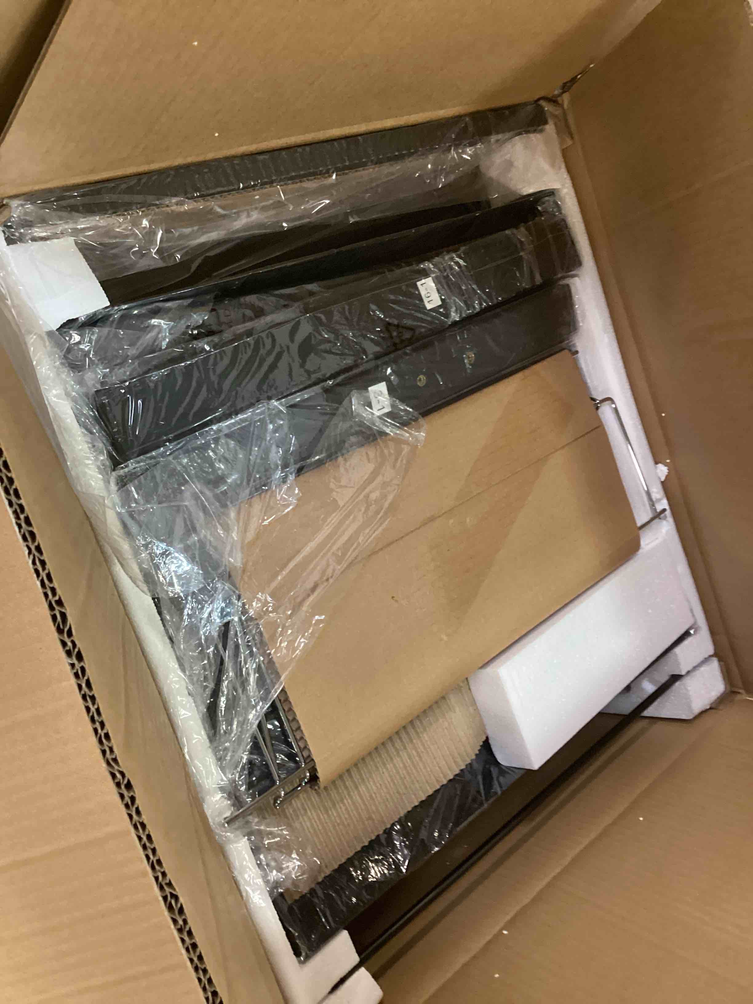 https://s3.amazonaws.com/lotting-images-prod/bidfta/BLU6611183_1718036368262.jpeg
