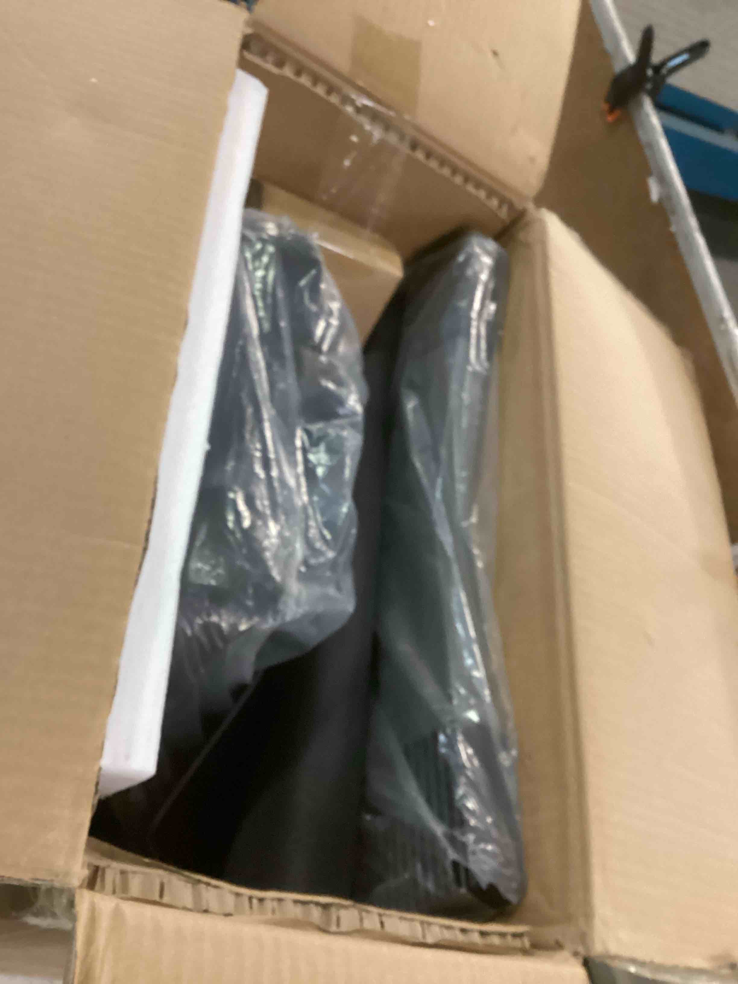 https://s3.amazonaws.com/lotting-images-prod/bidfta/BLU6611299_1718105583944.jpeg