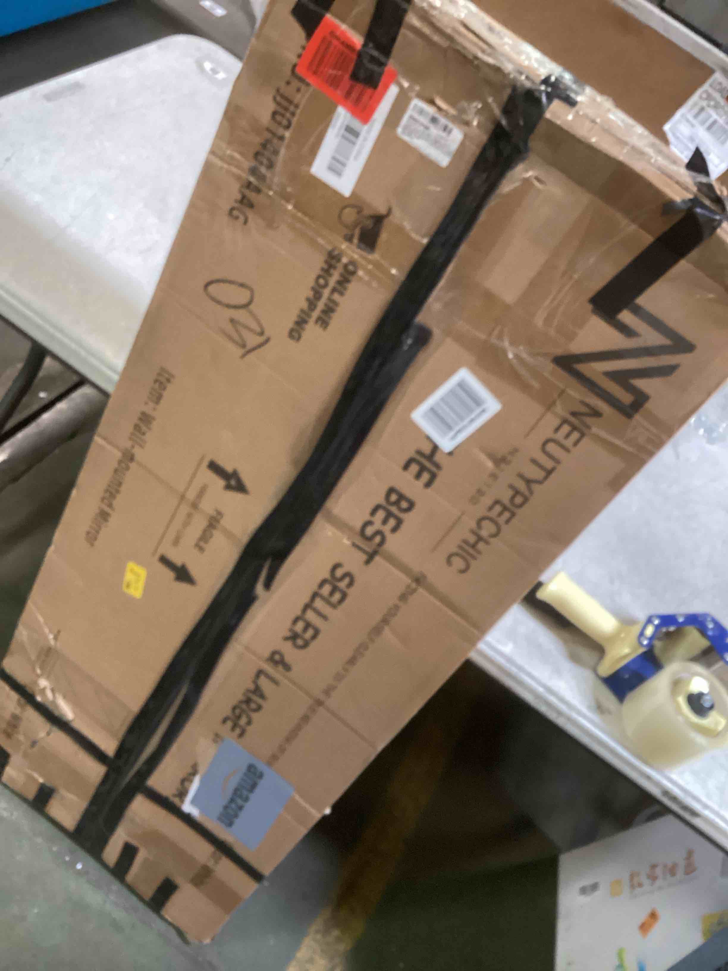 https://s3.amazonaws.com/lotting-images-prod/bidfta/BLU6611475_1718128504024.jpeg