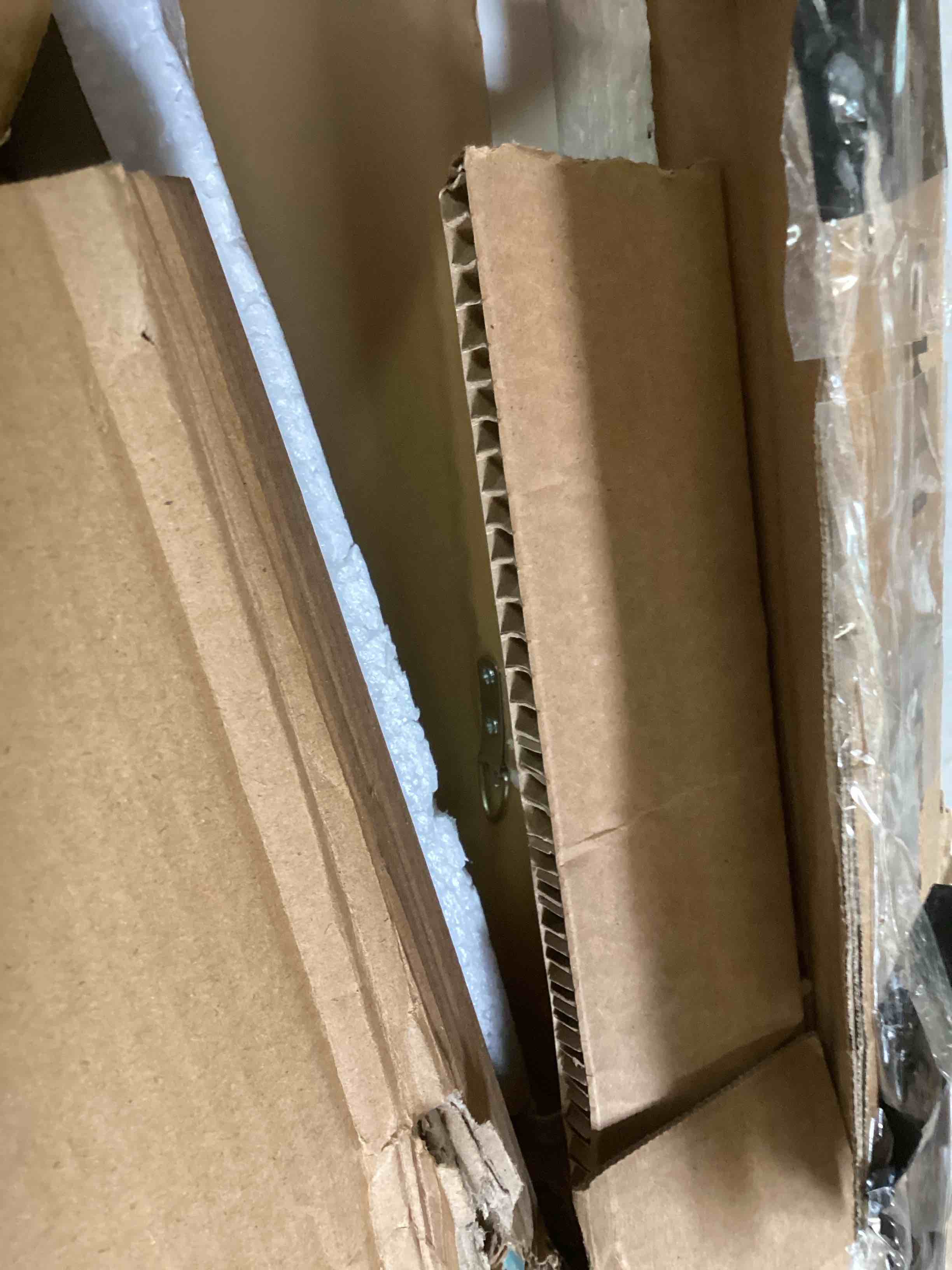 https://s3.amazonaws.com/lotting-images-prod/bidfta/BLU6611475_1718128522888.jpeg