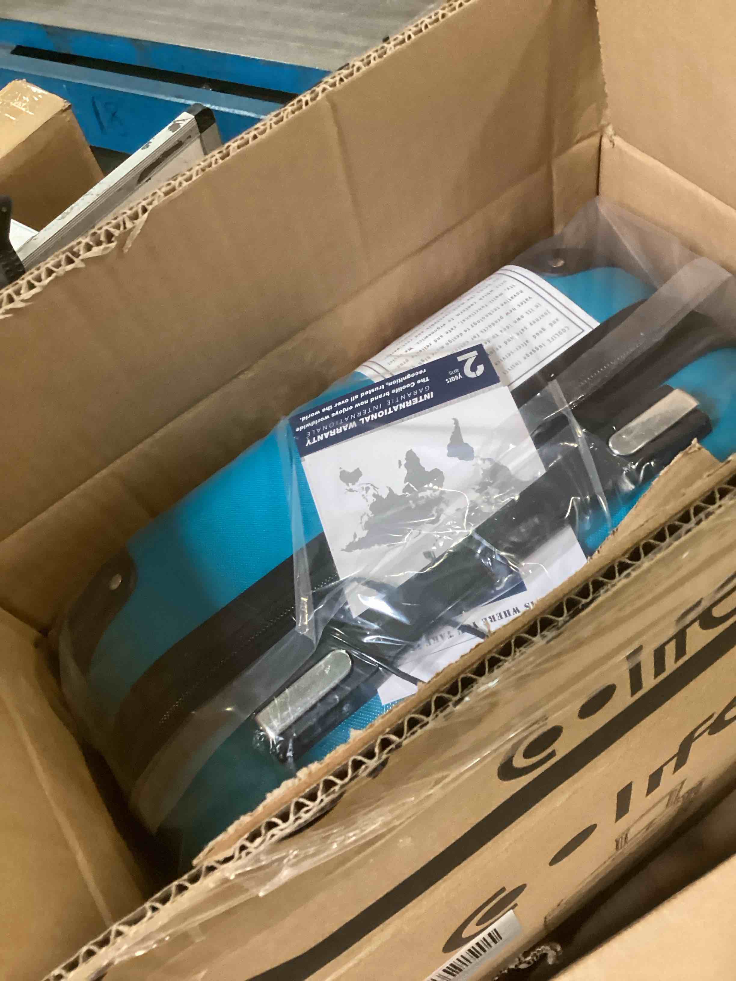 https://s3.amazonaws.com/lotting-images-prod/bidfta/BLU6611690_1718209691375.jpeg