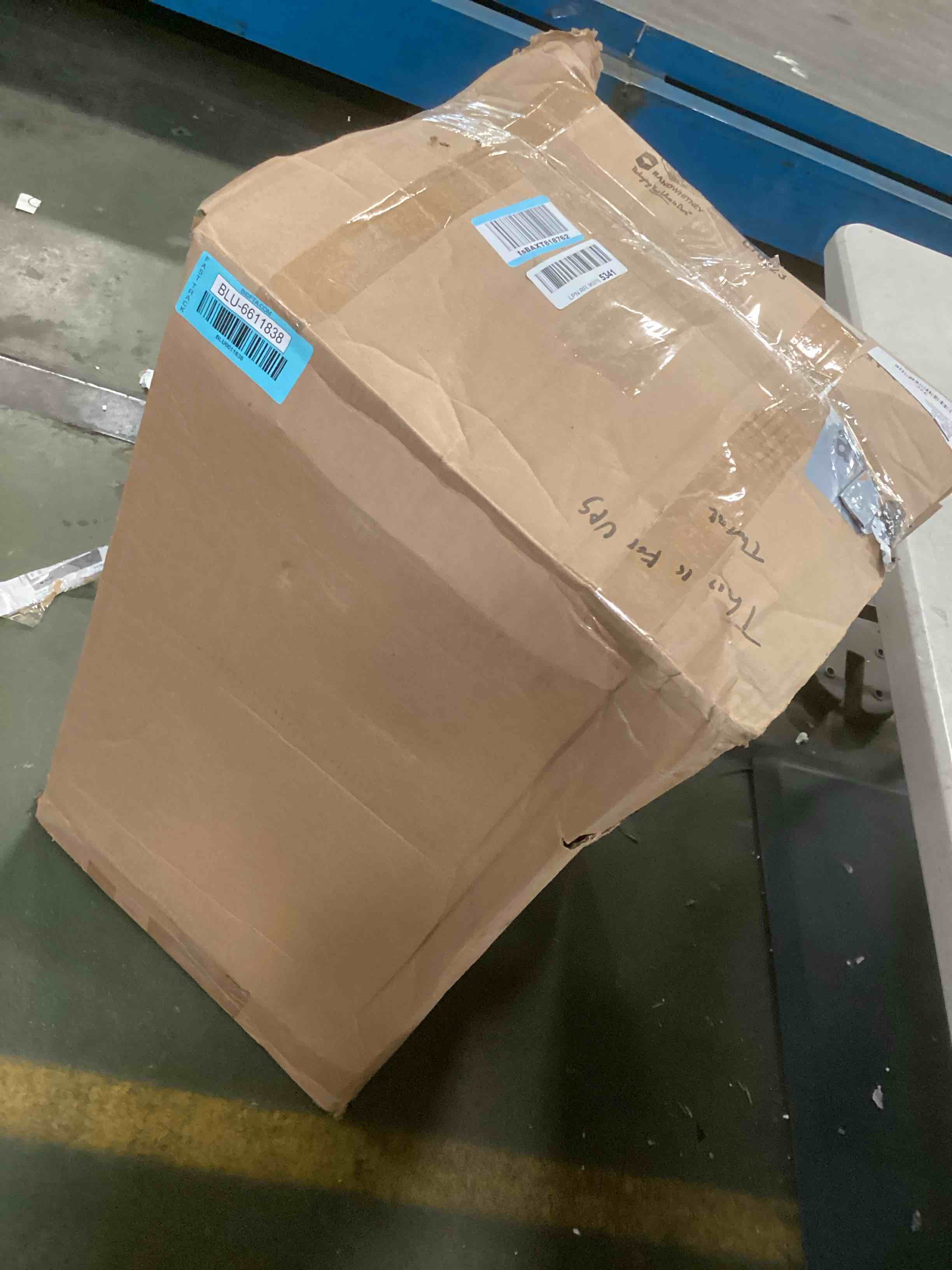https://s3.amazonaws.com/lotting-images-prod/bidfta/BLU6611838_1718283284863.jpeg