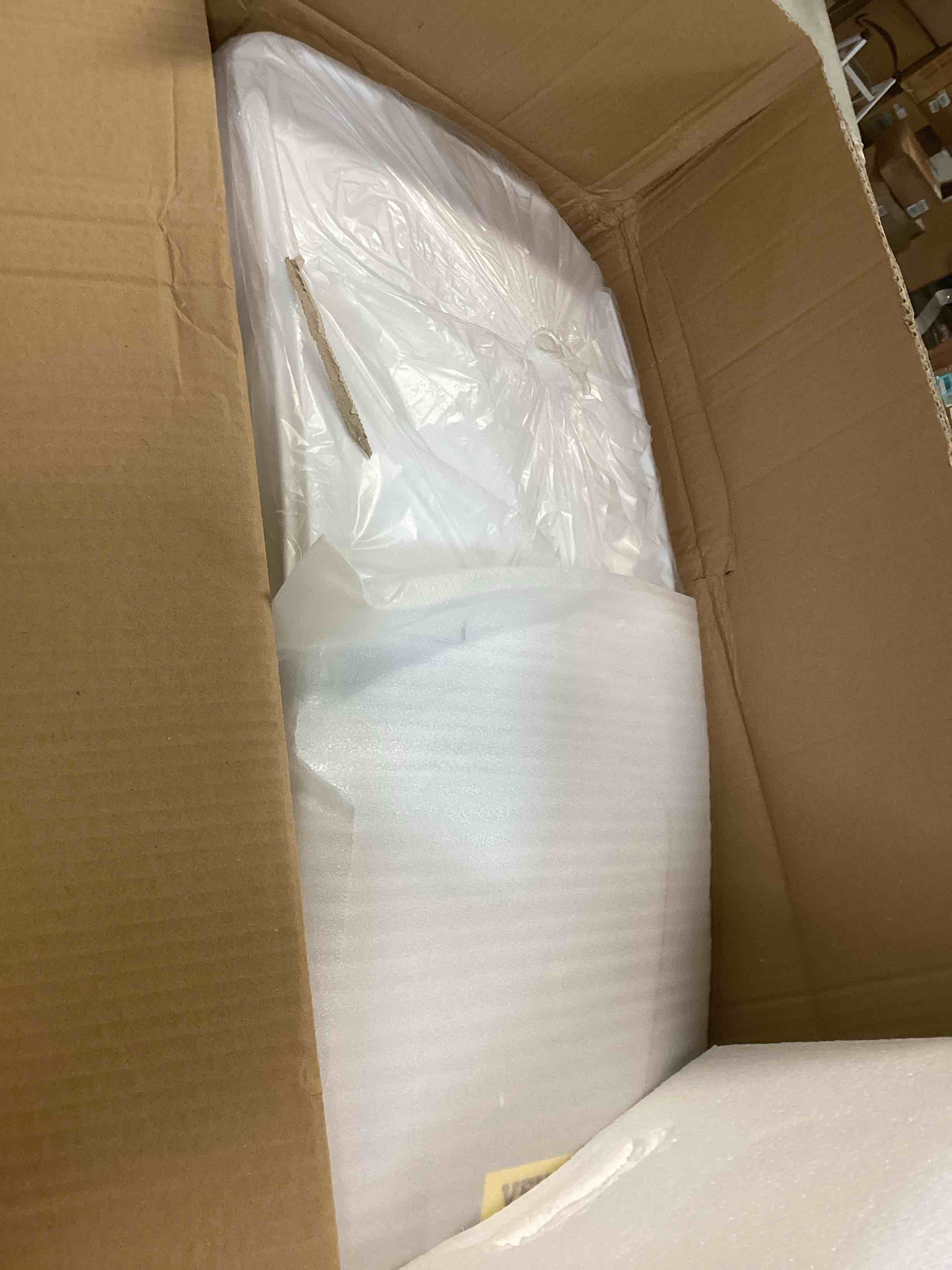 https://s3.amazonaws.com/lotting-images-prod/bidfta/BLU6611969_1718300651478.jpeg