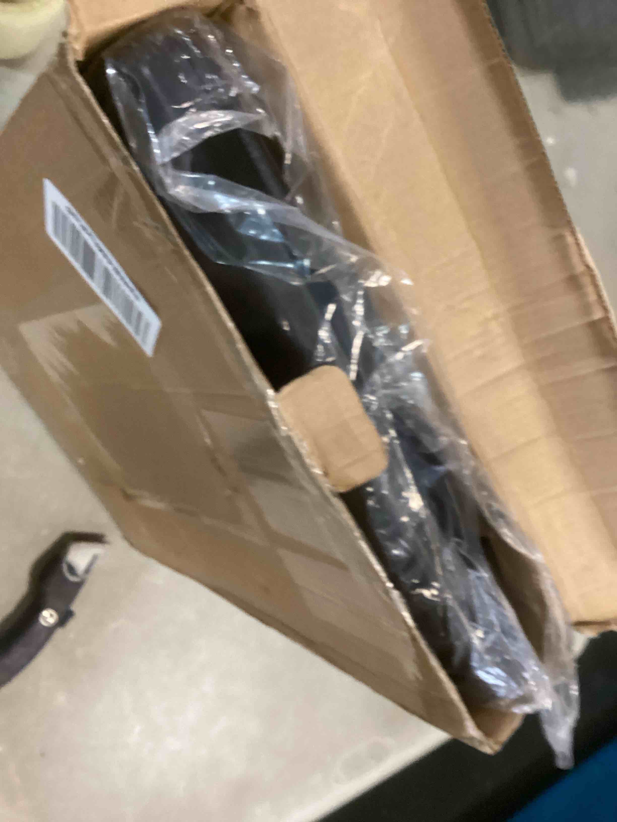 https://s3.amazonaws.com/lotting-images-prod/bidfta/BLU6612135_1718375842072.jpeg