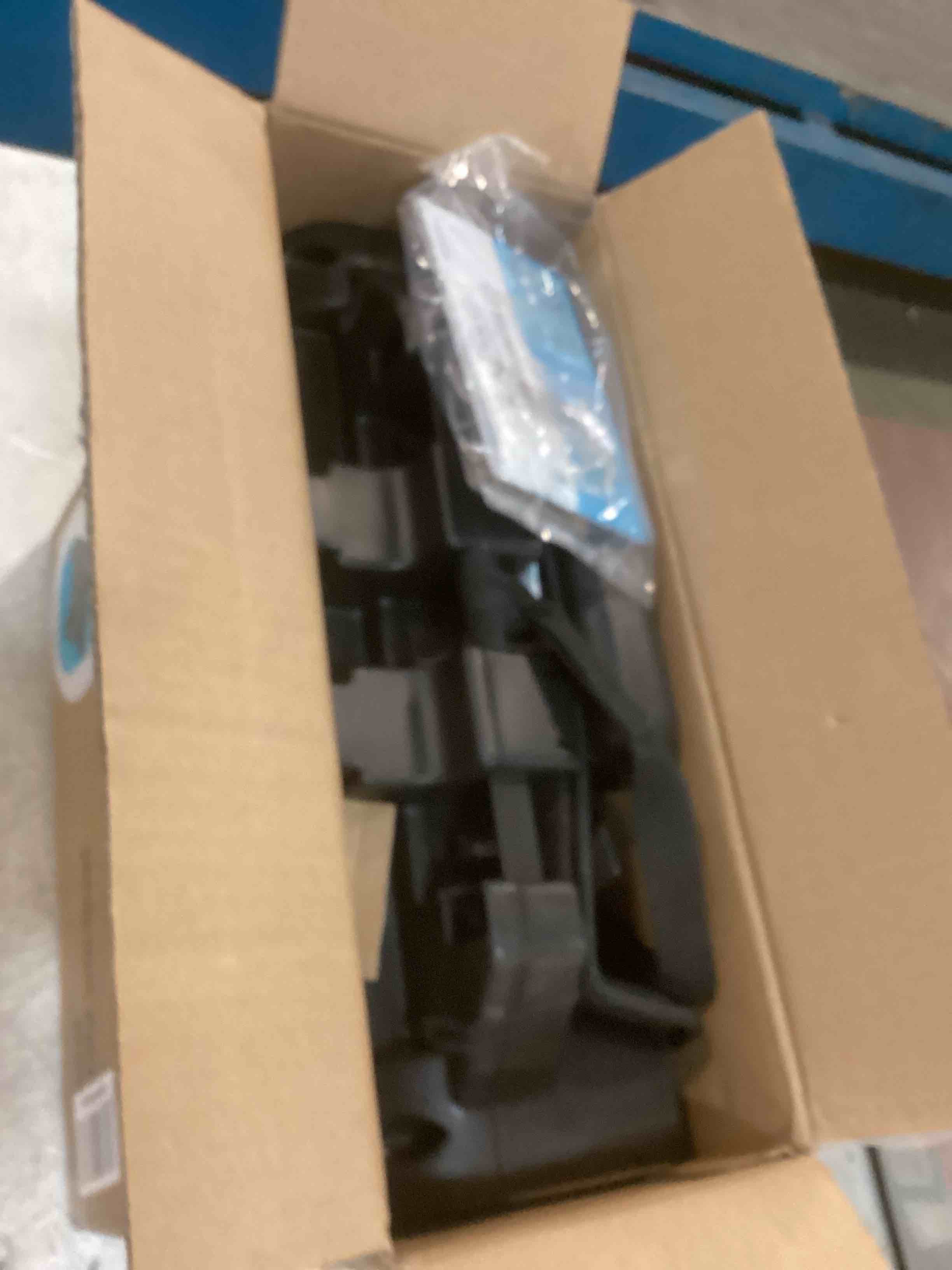 https://s3.amazonaws.com/lotting-images-prod/bidfta/BLU6612348_1718457545611.jpeg