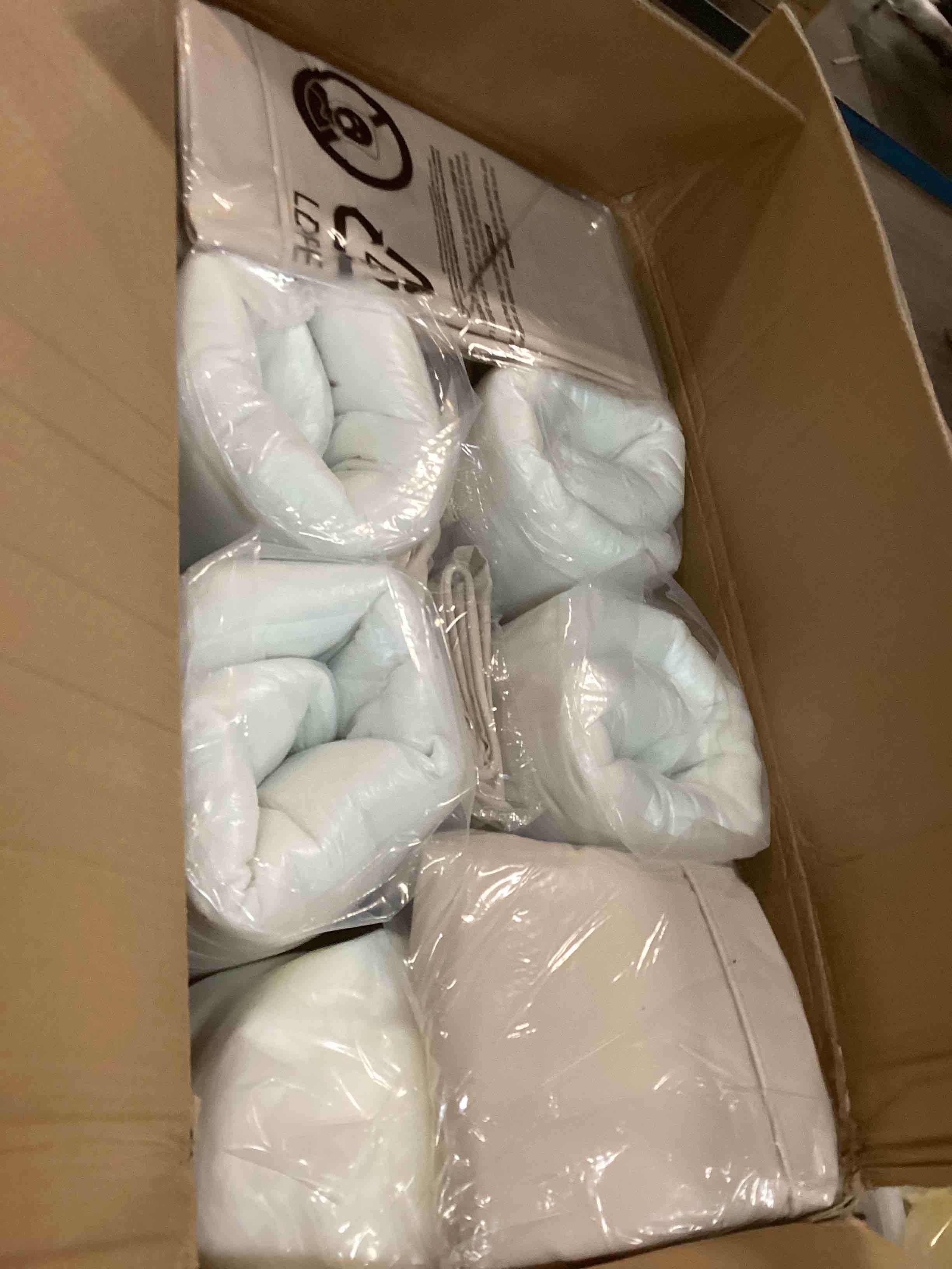 https://s3.amazonaws.com/lotting-images-prod/bidfta/BLU6612360_1718458812409.jpeg