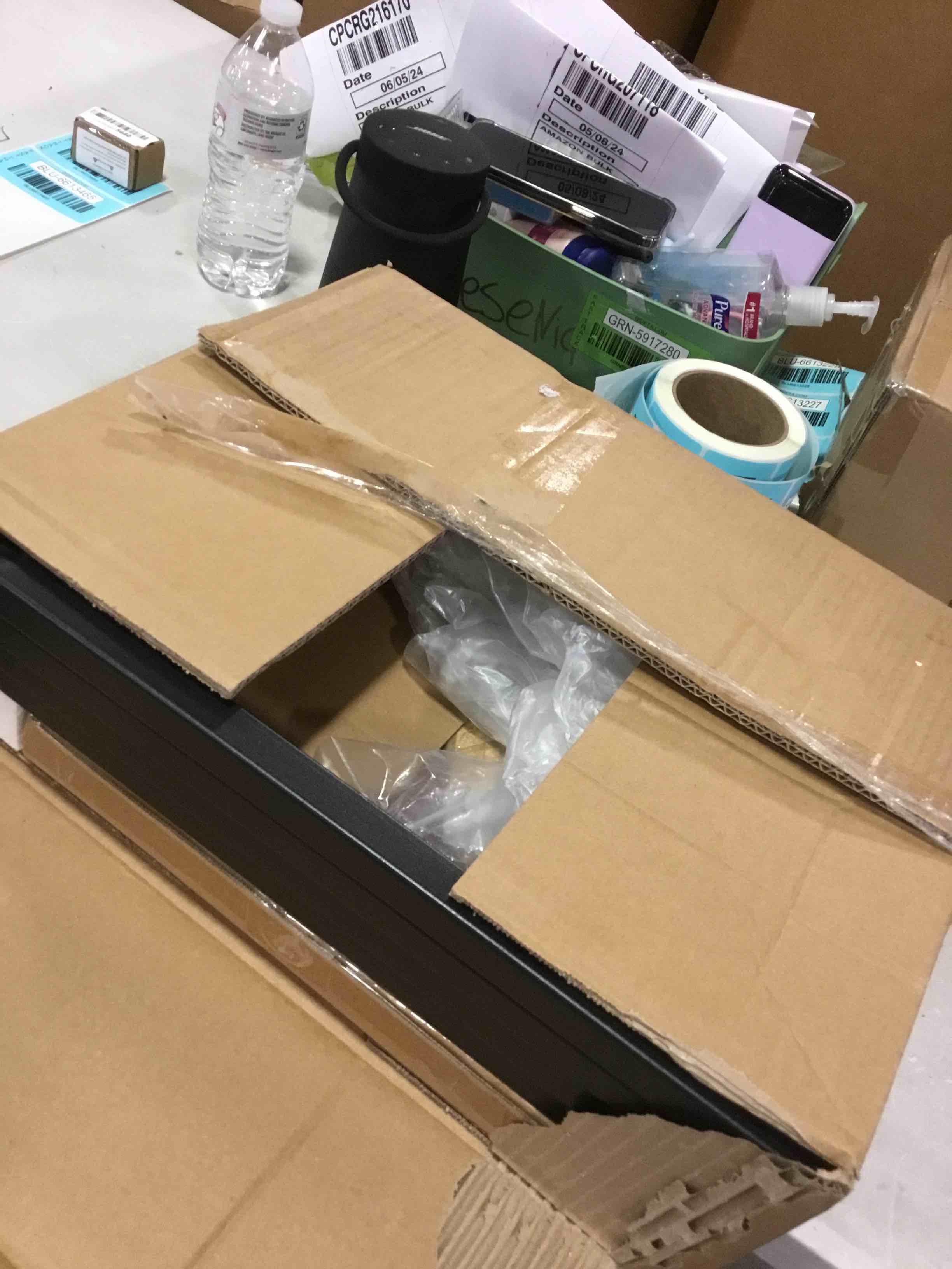 https://s3.amazonaws.com/lotting-images-prod/bidfta/BLU6613465_1717791074273.jpeg