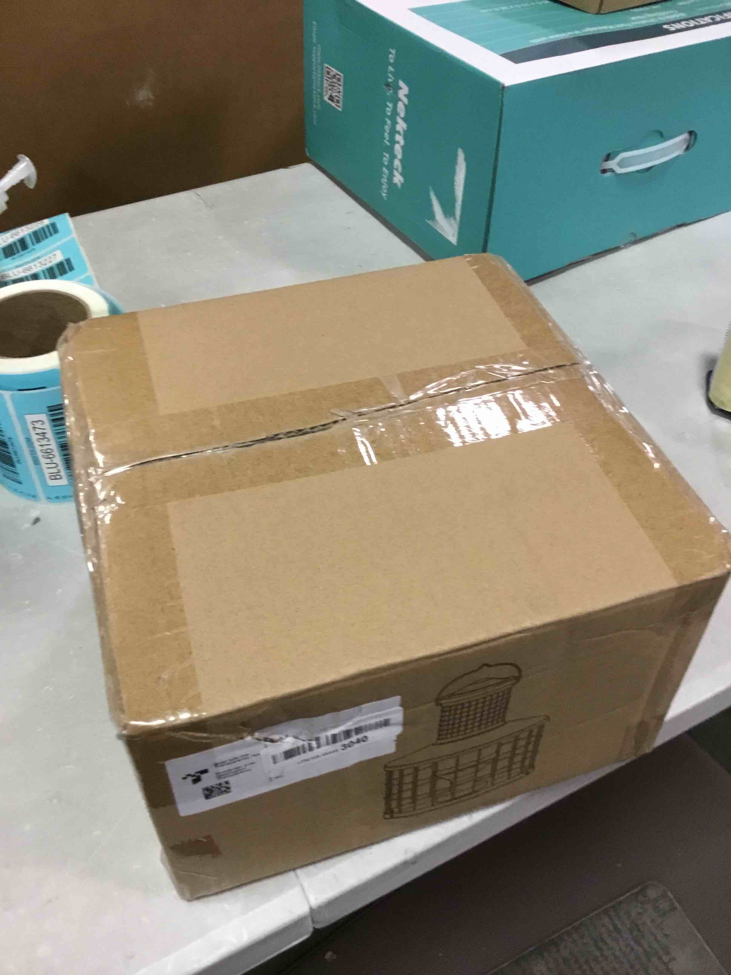 https://s3.amazonaws.com/lotting-images-prod/bidfta/BLU6613467_1717791171225.jpeg
