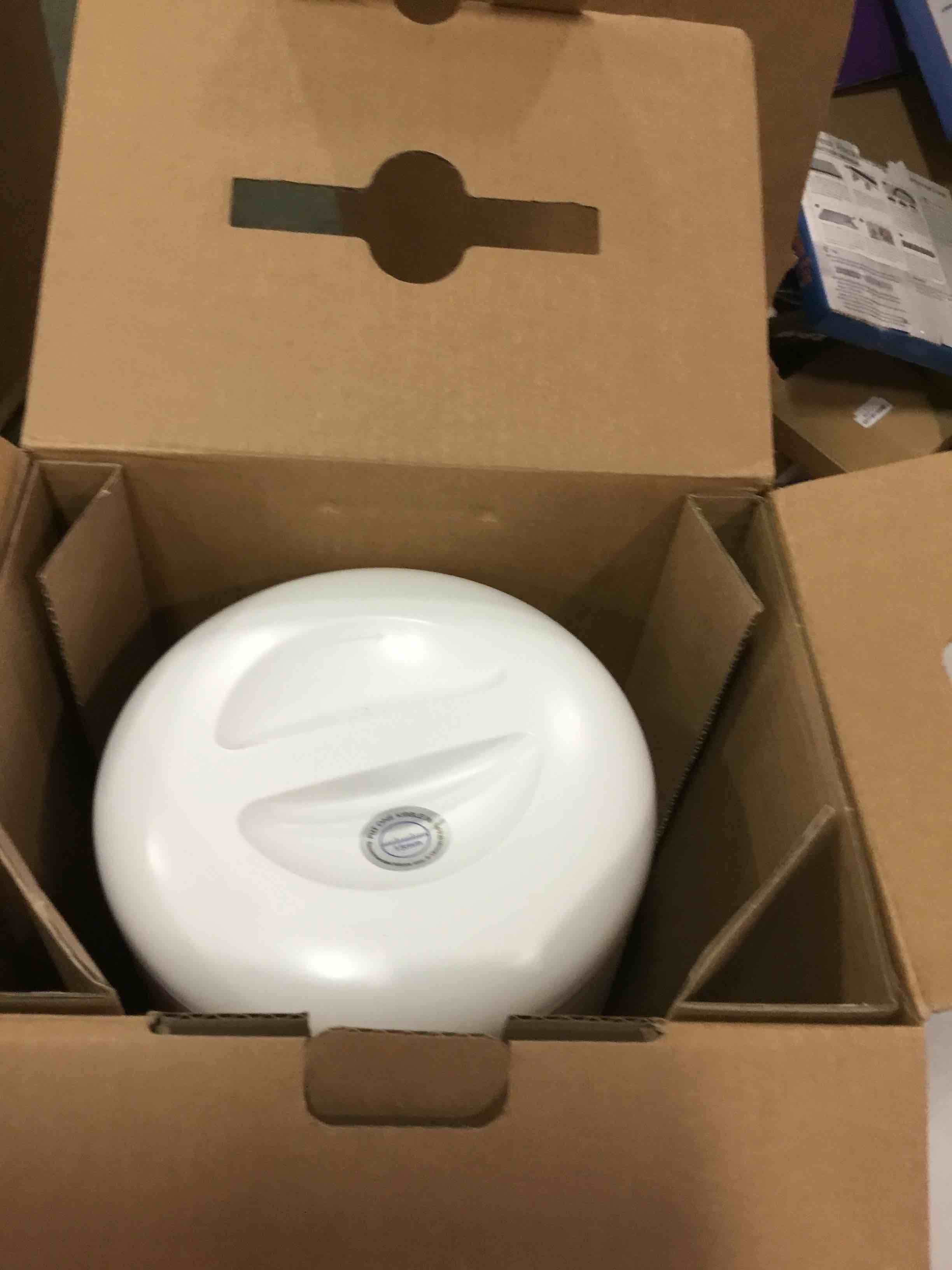 https://s3.amazonaws.com/lotting-images-prod/bidfta/BLU6613742_1718107128429.jpeg