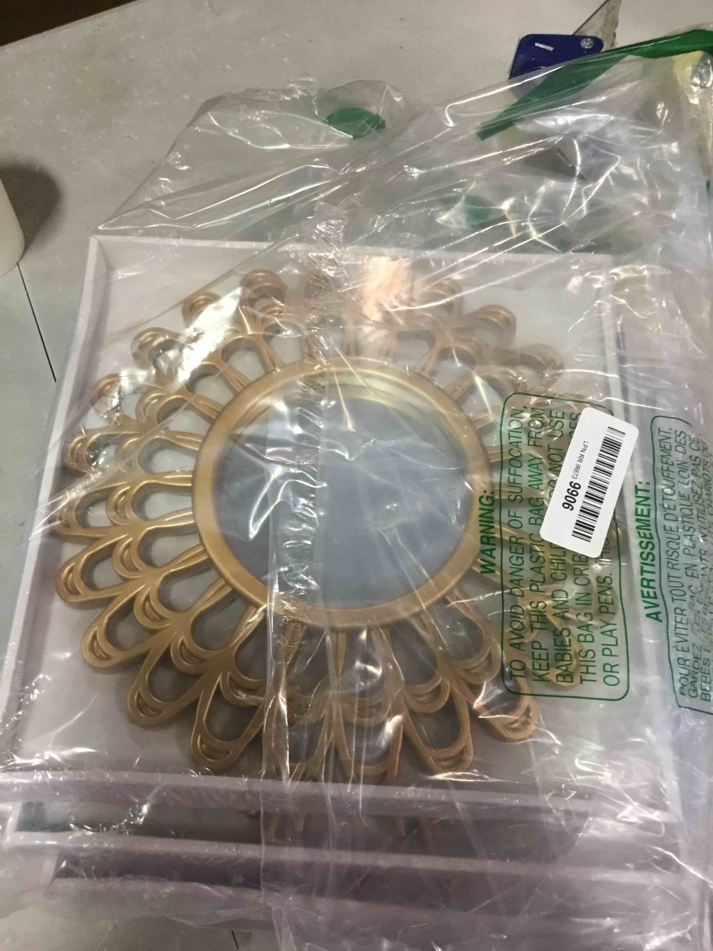 https://s3.amazonaws.com/lotting-images-prod/bidfta/BLU6613788_1718110243809.jpeg