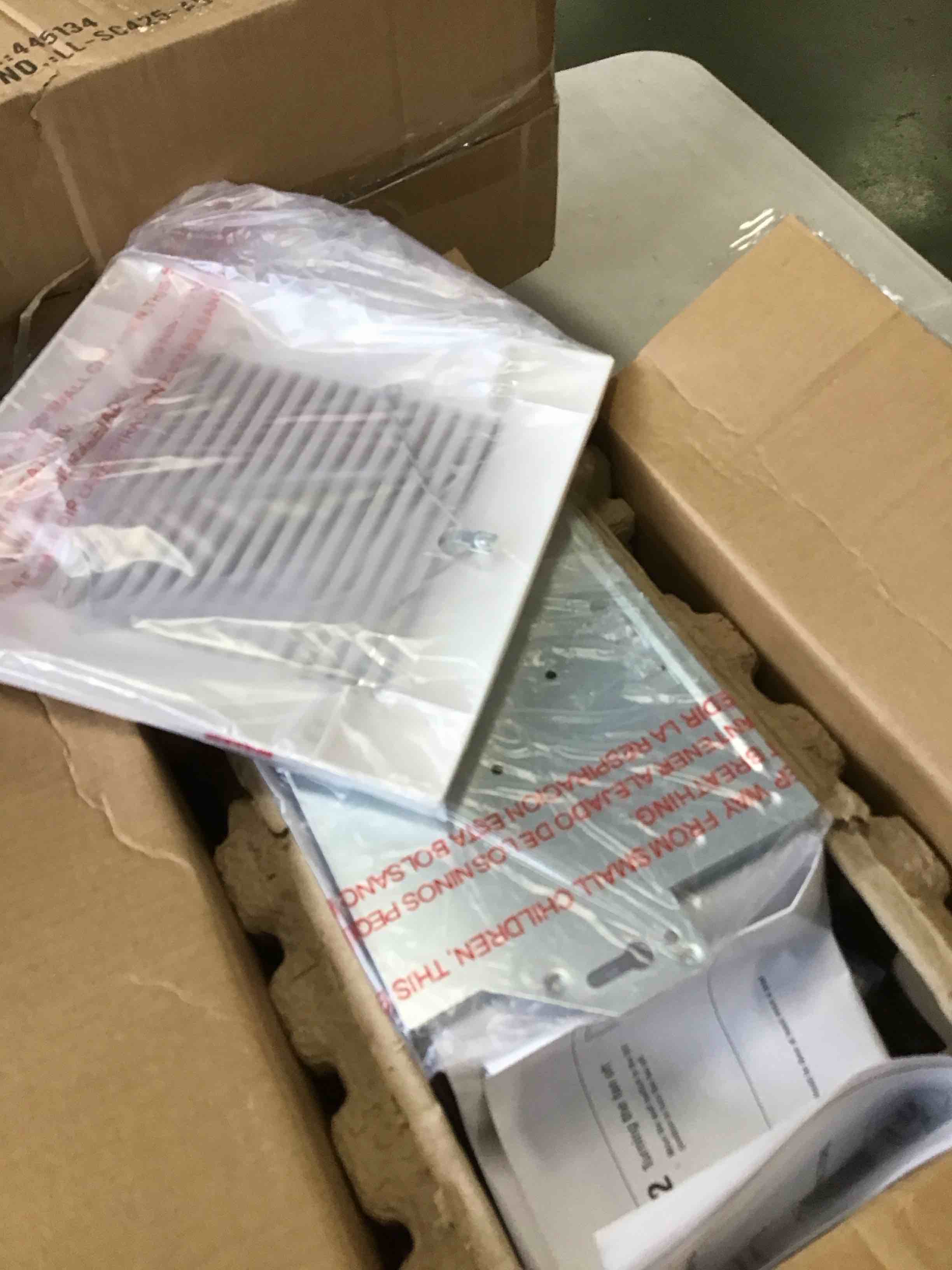 https://s3.amazonaws.com/lotting-images-prod/bidfta/BLU6615699_1717617019070.jpeg