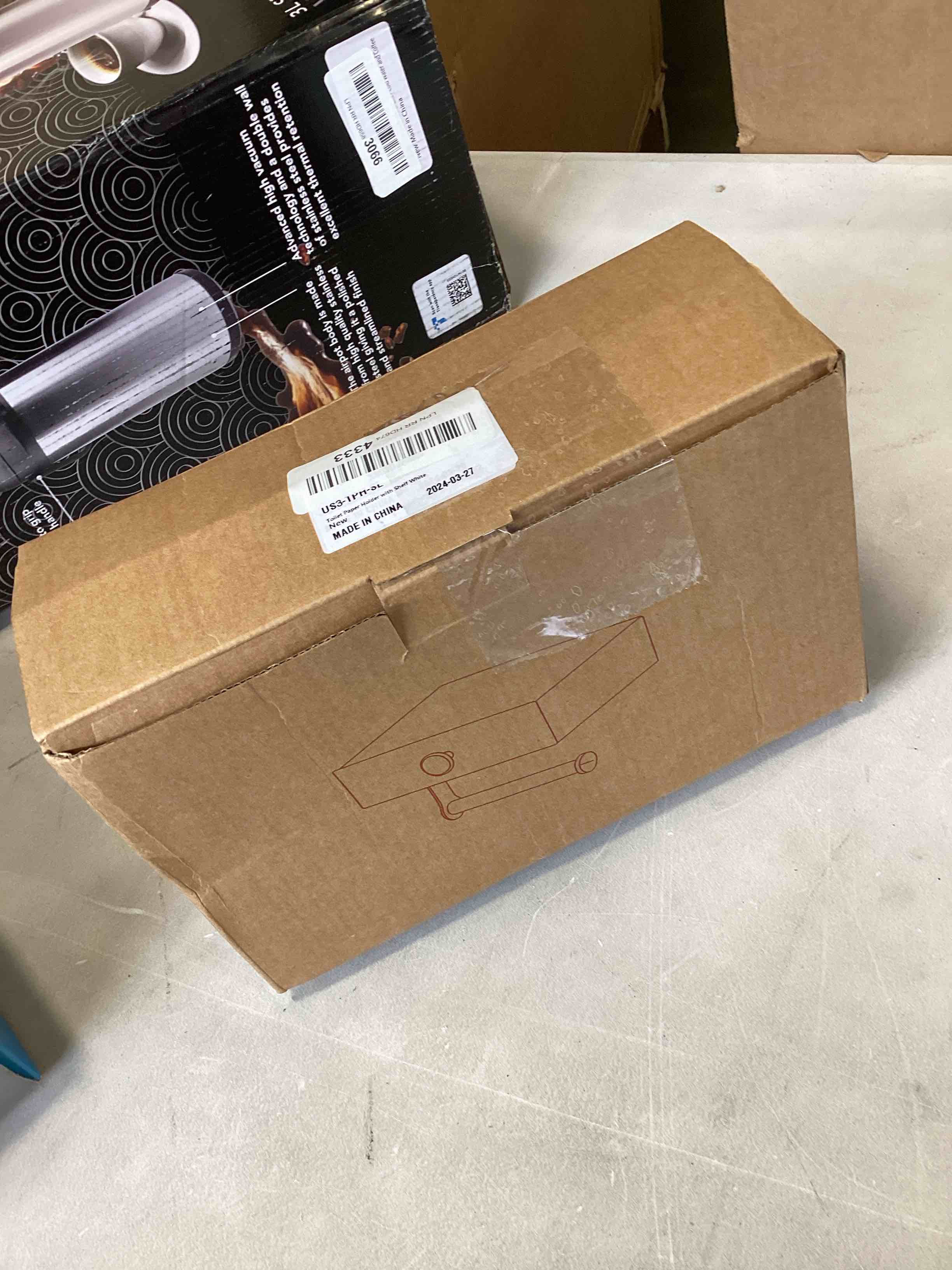https://s3.amazonaws.com/lotting-images-prod/bidfta/BLU6615992_1717692633649.jpeg