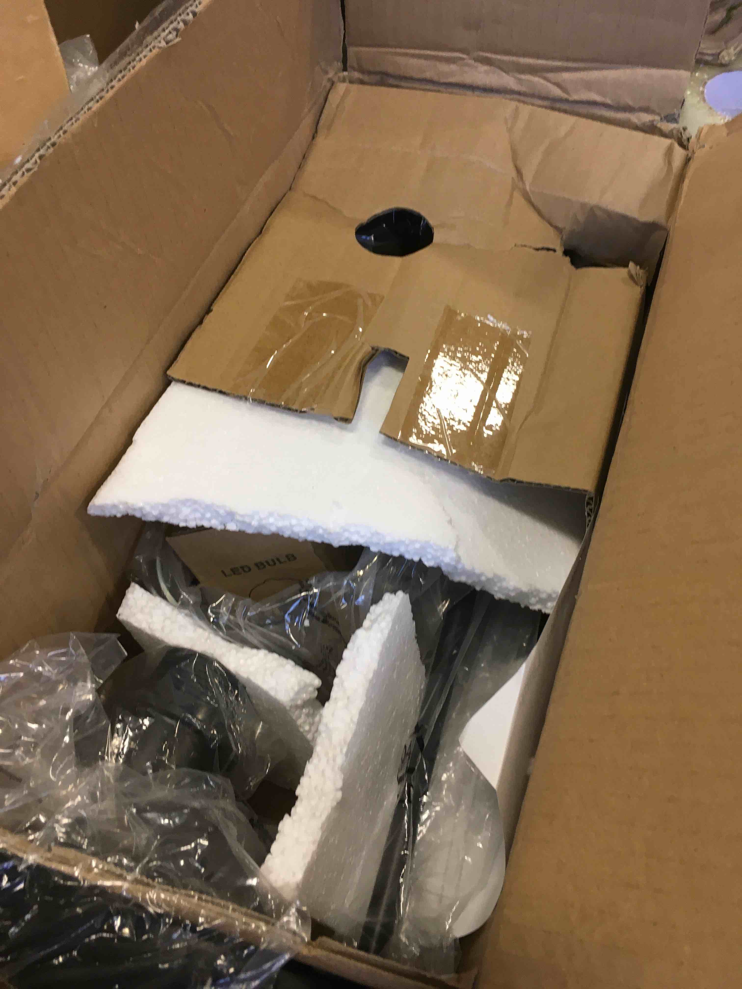 https://s3.amazonaws.com/lotting-images-prod/bidfta/BLU6616216_1717764927399.jpeg