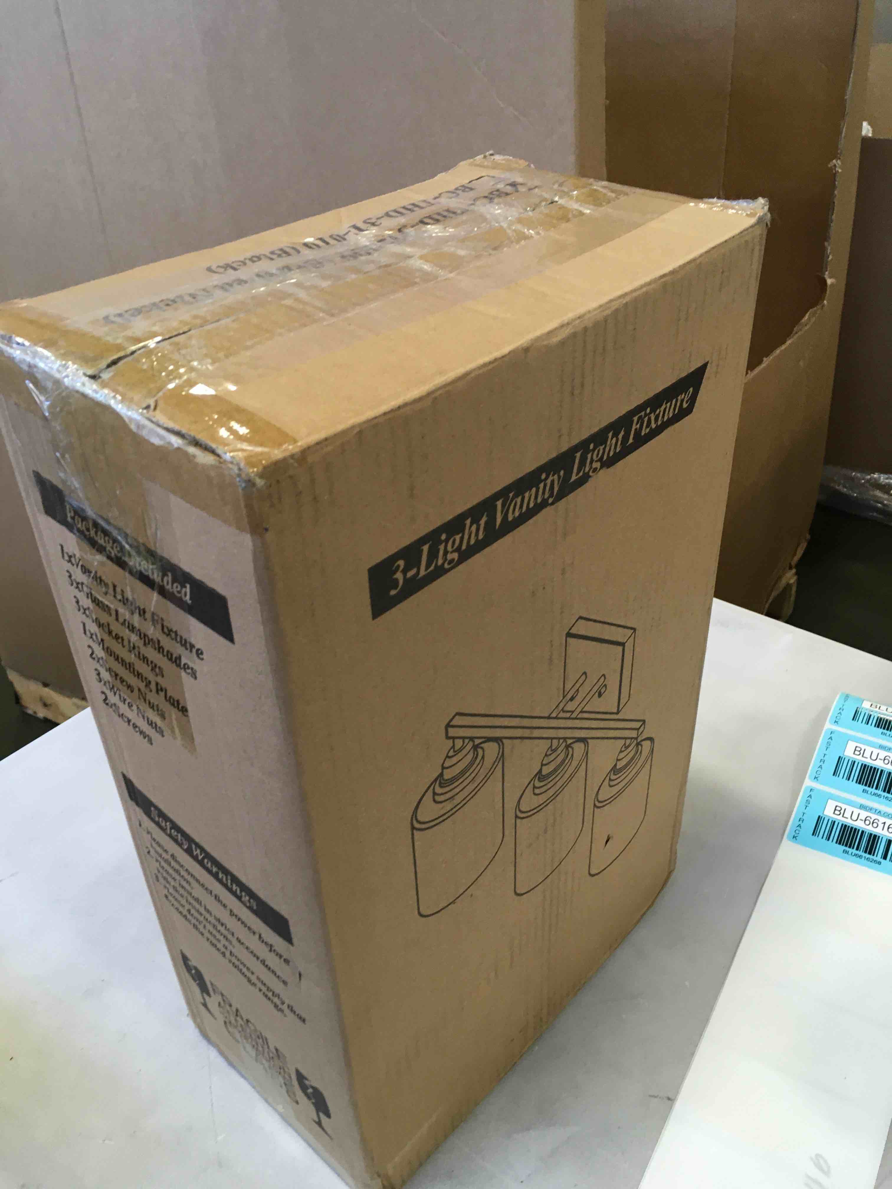 https://s3.amazonaws.com/lotting-images-prod/bidfta/BLU6616268_1717770096708.jpeg