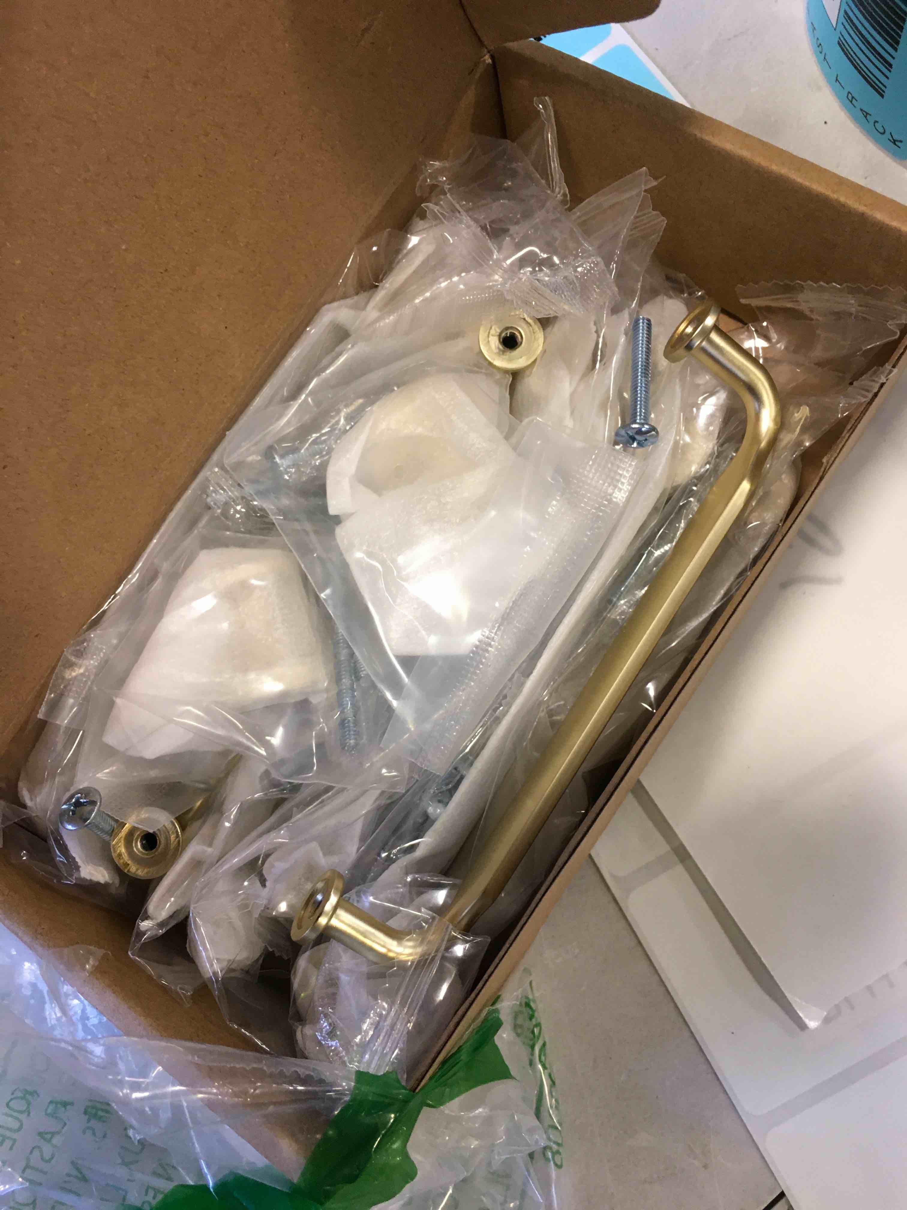 https://s3.amazonaws.com/lotting-images-prod/bidfta/BLU6616304_1717773186551.jpeg