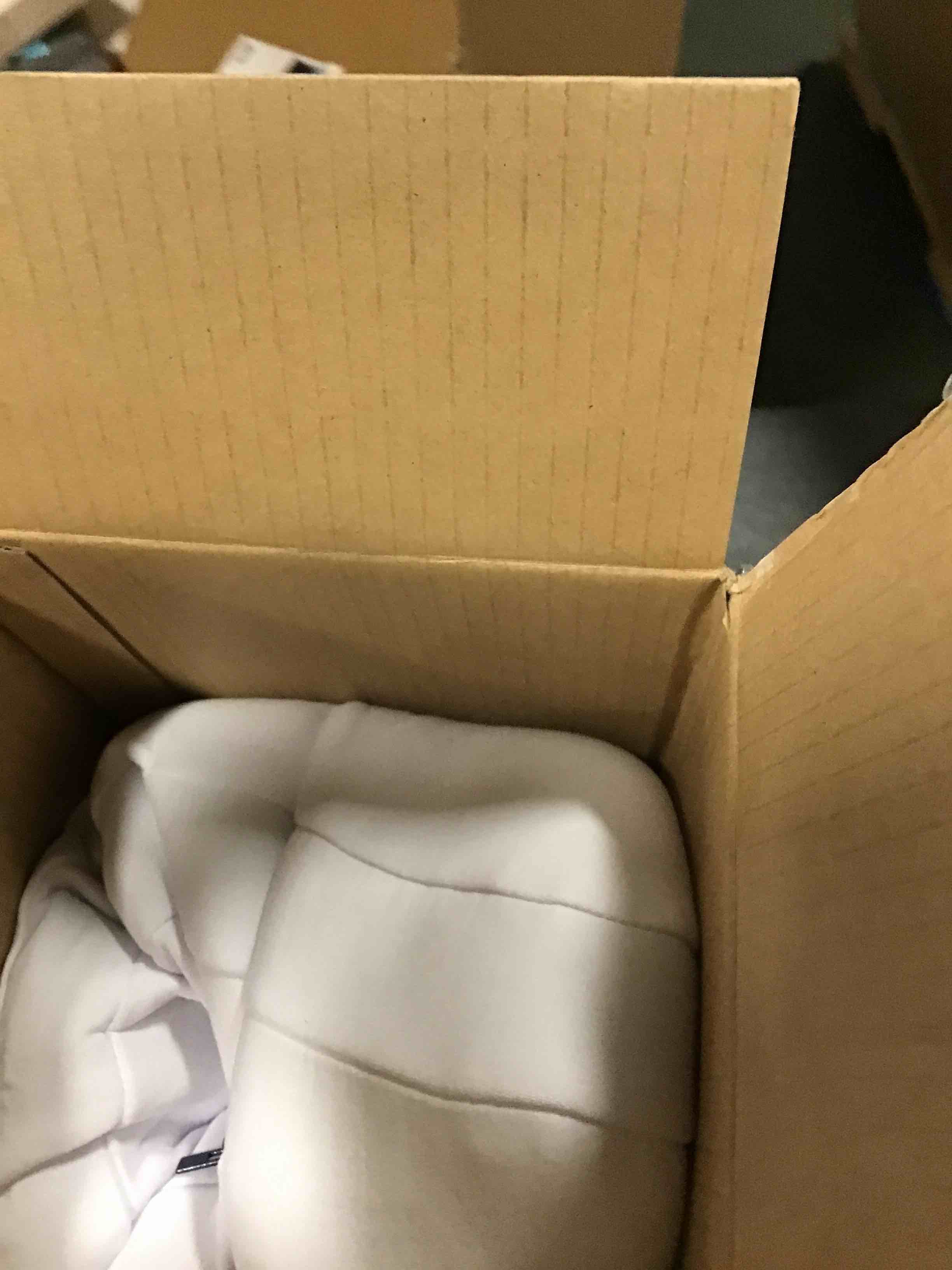 https://s3.amazonaws.com/lotting-images-prod/bidfta/BLU6617544_1718034270822.jpeg