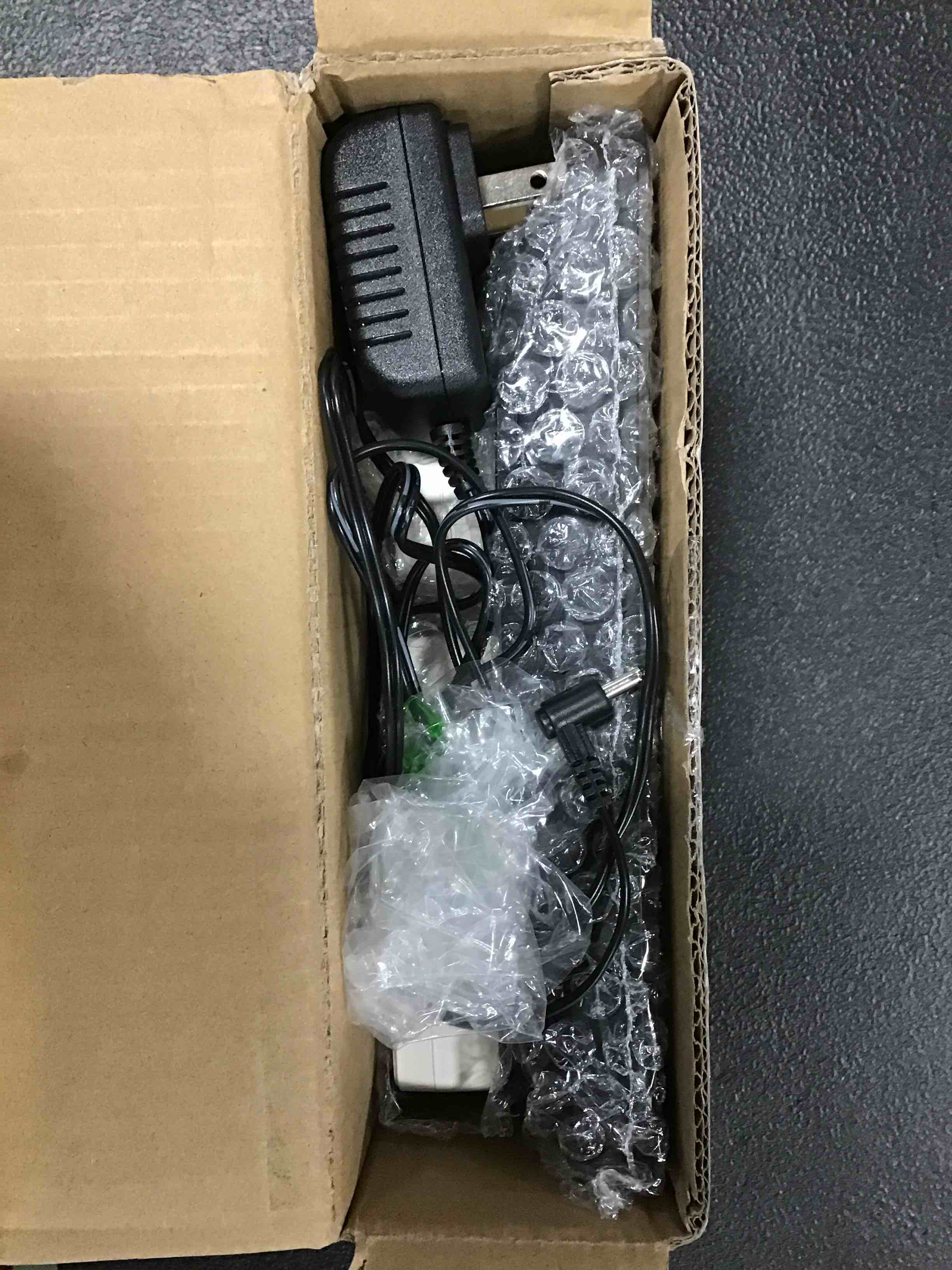 https://s3.amazonaws.com/lotting-images-prod/bidfta/BLU6617667_1718108195378.jpeg