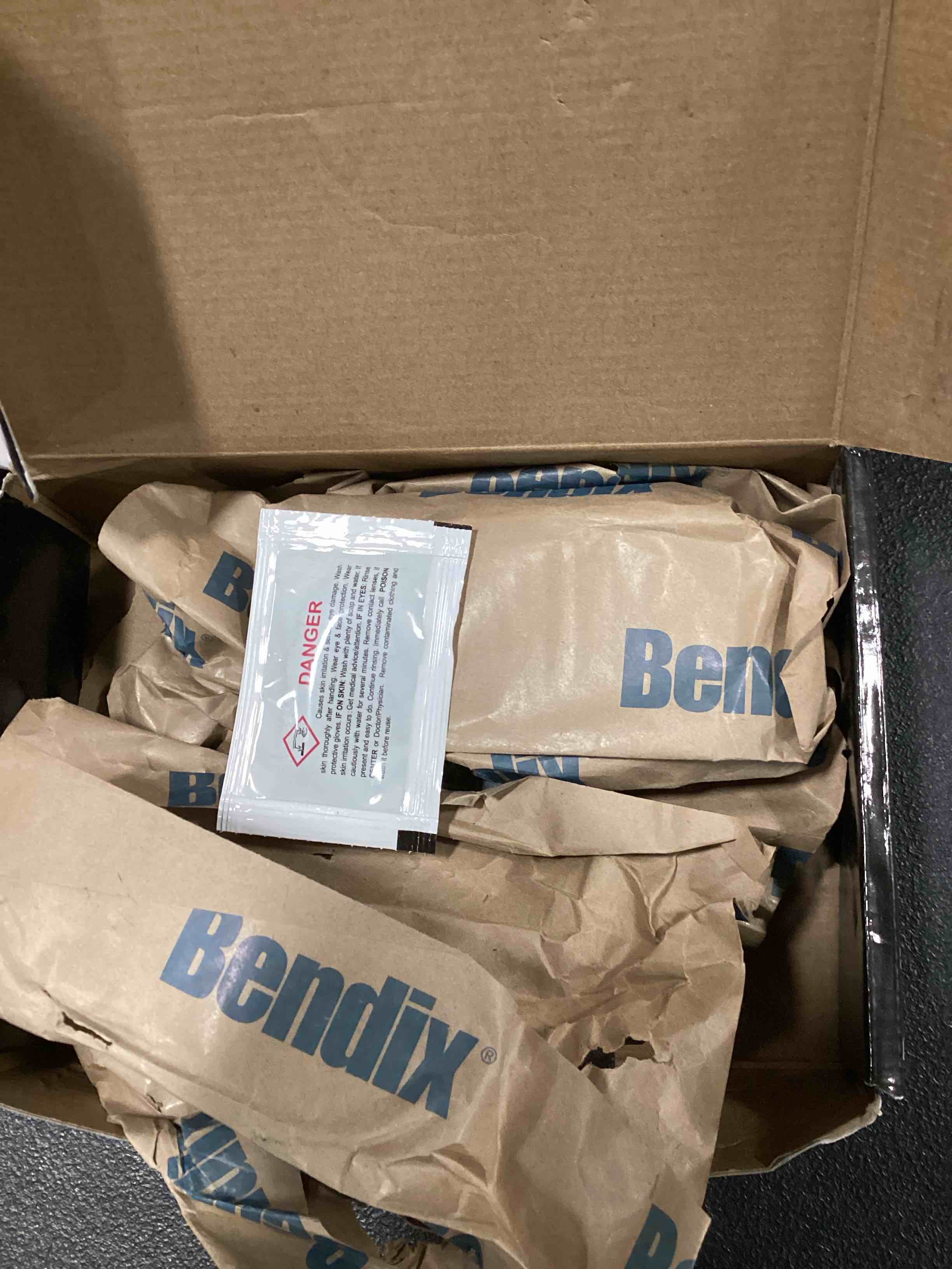 https://s3.amazonaws.com/lotting-images-prod/bidfta/BLU6618232_1718286725927.jpeg