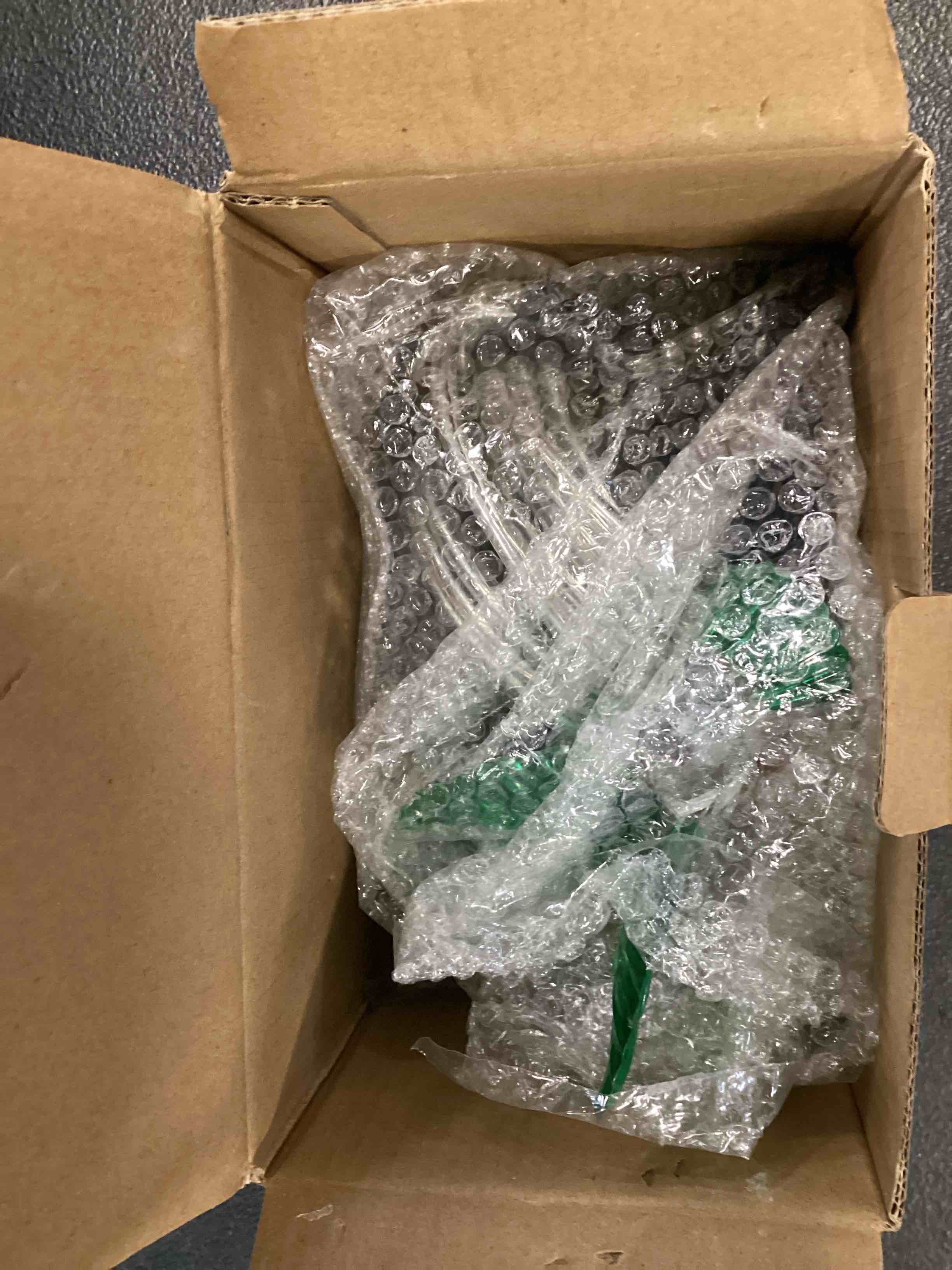 https://s3.amazonaws.com/lotting-images-prod/bidfta/BLU6618338_1718301416832.jpeg