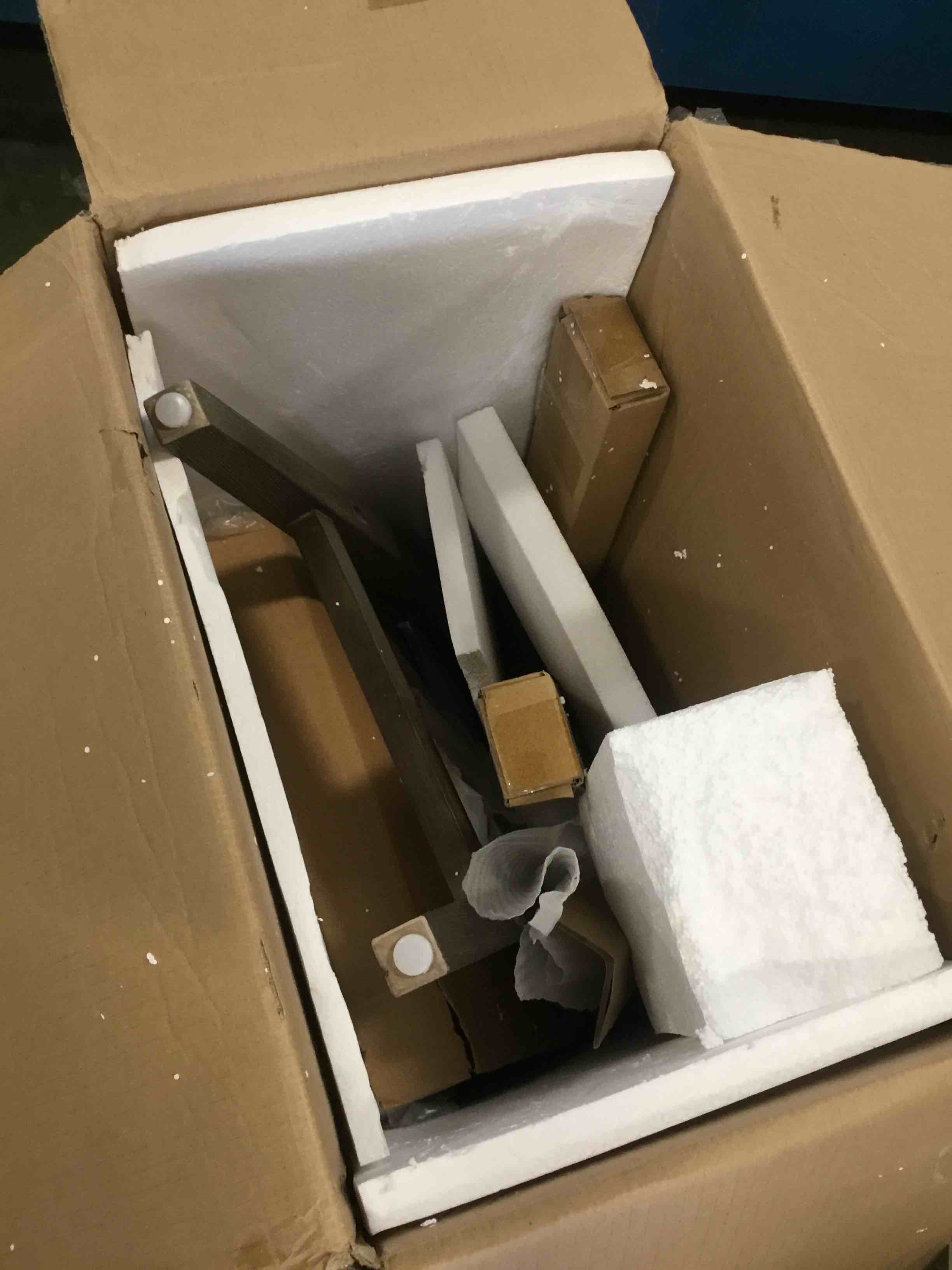 https://s3.amazonaws.com/lotting-images-prod/bidfta/BLU6621812_1717531401637.jpeg