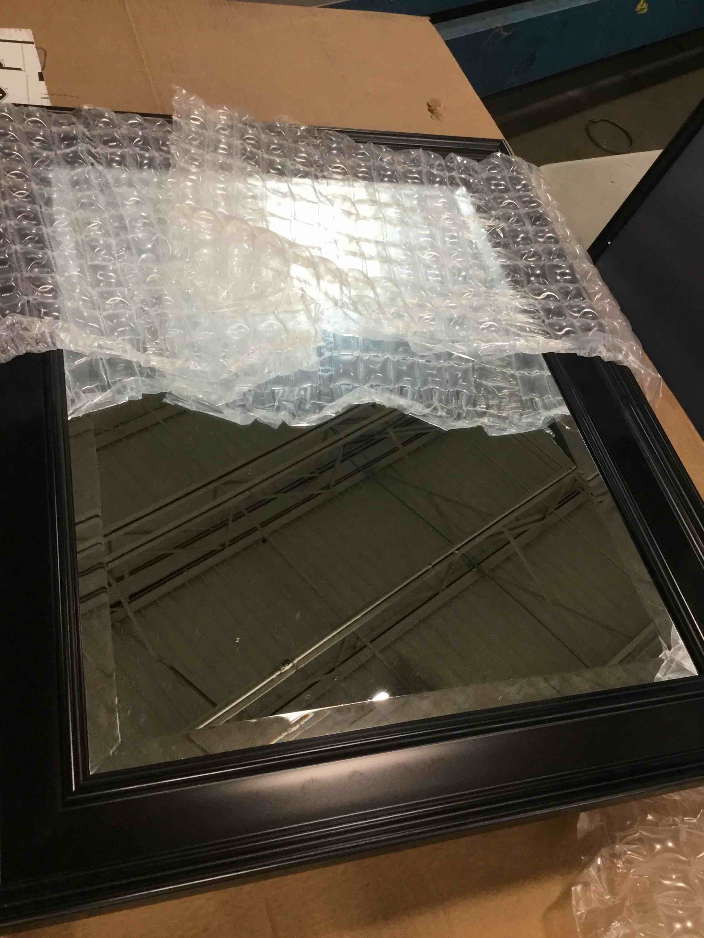 https://s3.amazonaws.com/lotting-images-prod/bidfta/BLU6621814_1717531635671.jpeg