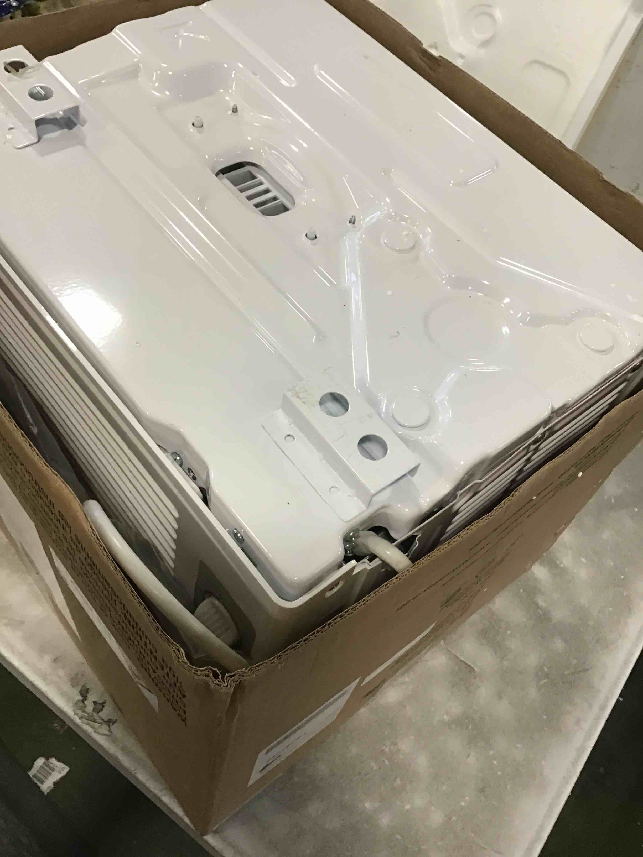 https://s3.amazonaws.com/lotting-images-prod/bidfta/BLU6622400_1717764782808.jpeg