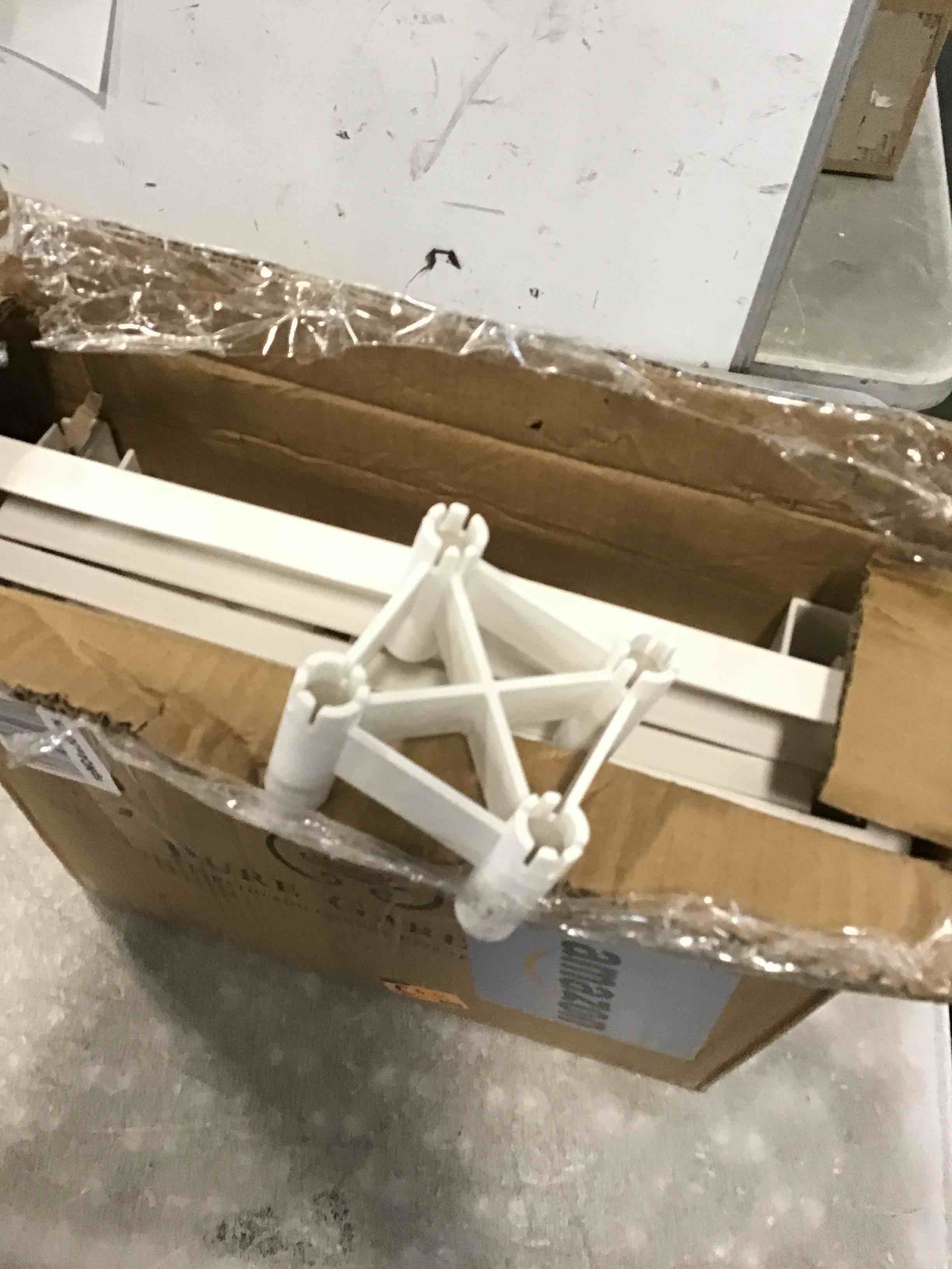 https://s3.amazonaws.com/lotting-images-prod/bidfta/BLU6622476_1717774133398.jpeg