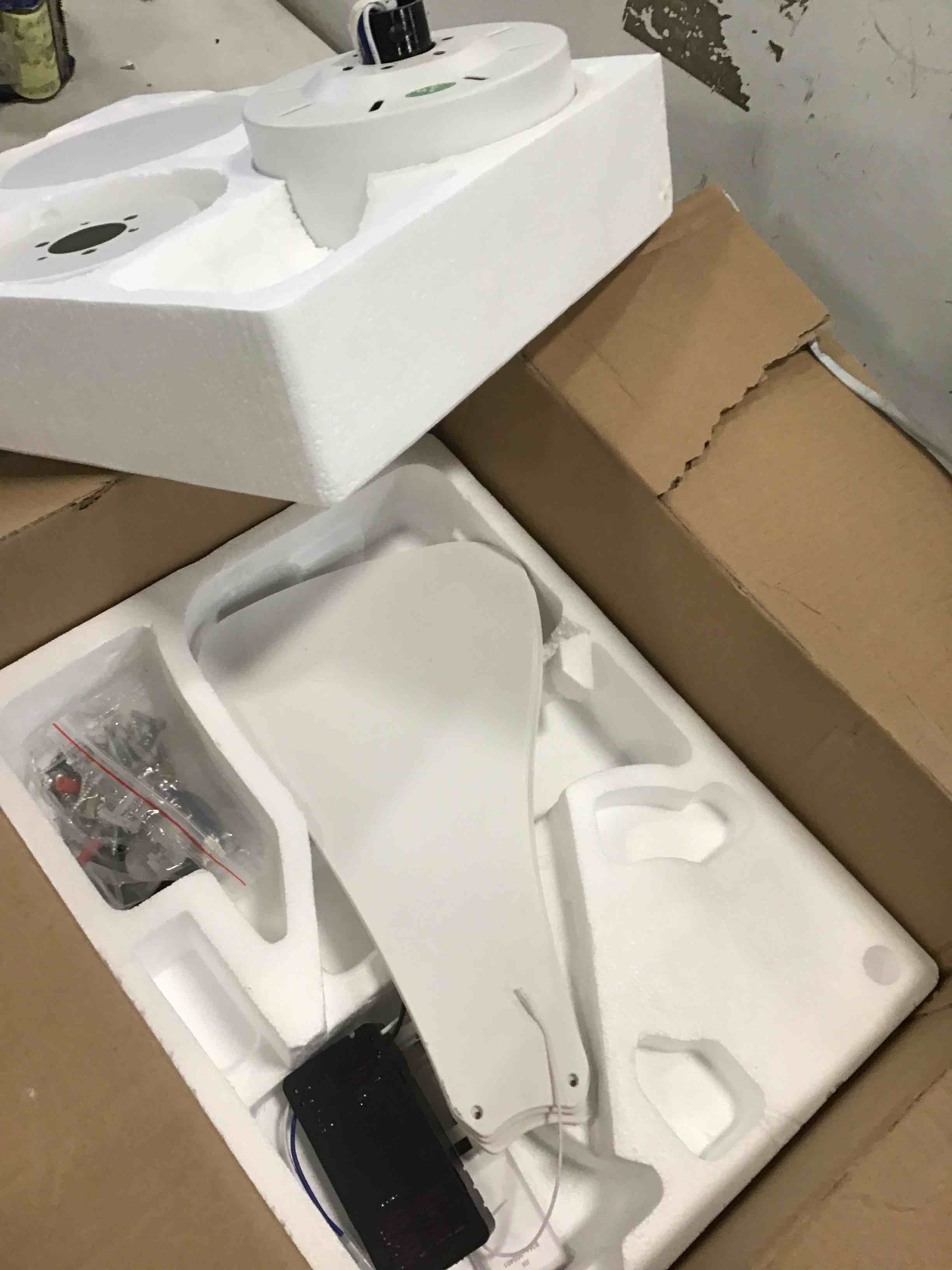 https://s3.amazonaws.com/lotting-images-prod/bidfta/BLU6622909_1718110951904.jpeg