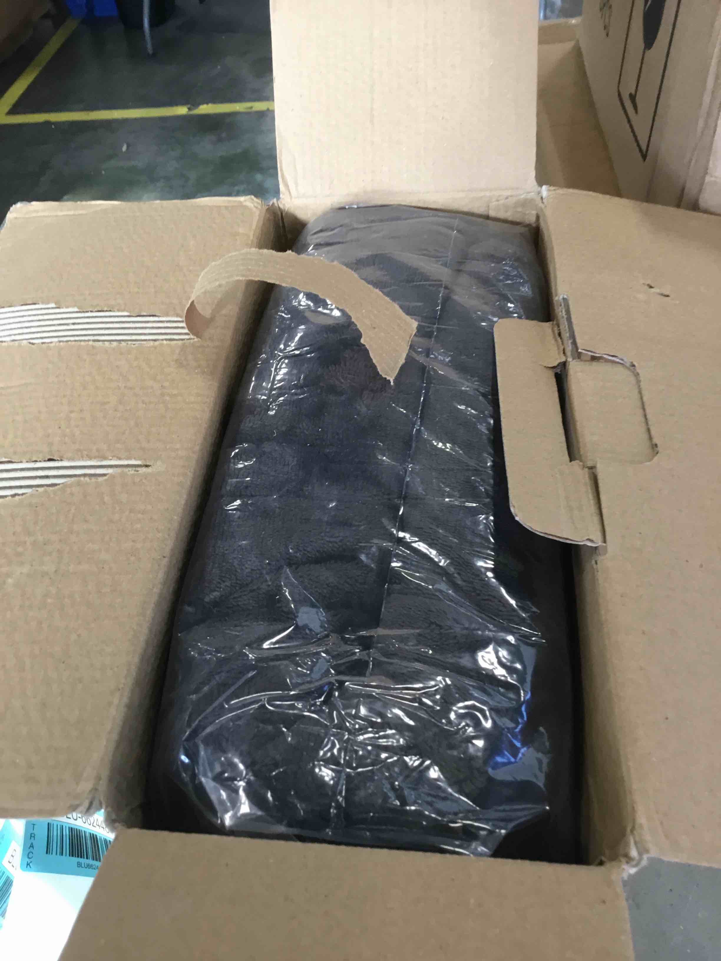 https://s3.amazonaws.com/lotting-images-prod/bidfta/BLU6624484_1717070685160.jpeg
