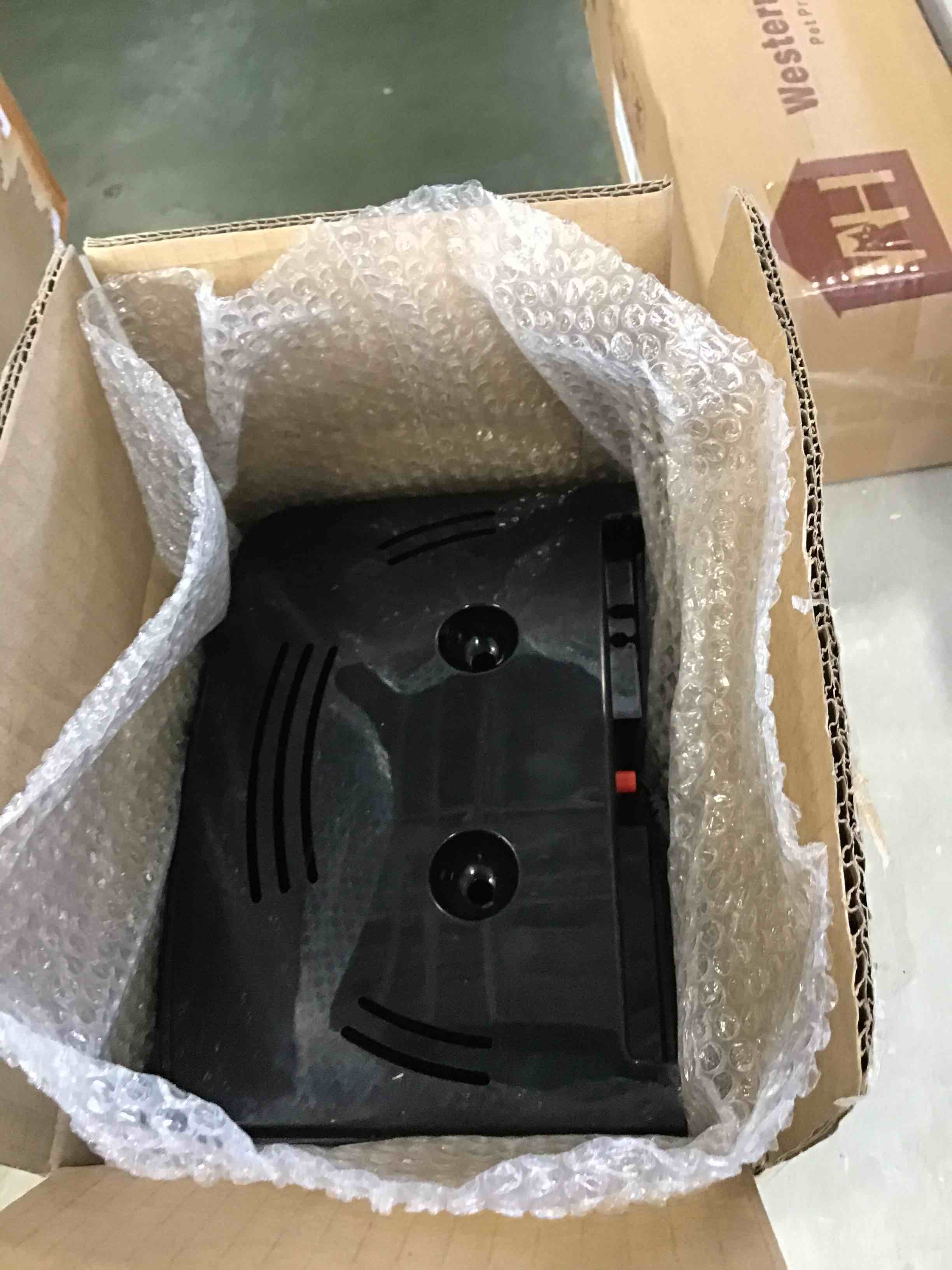 https://s3.amazonaws.com/lotting-images-prod/bidfta/BLU6625196_1717249407060.jpeg