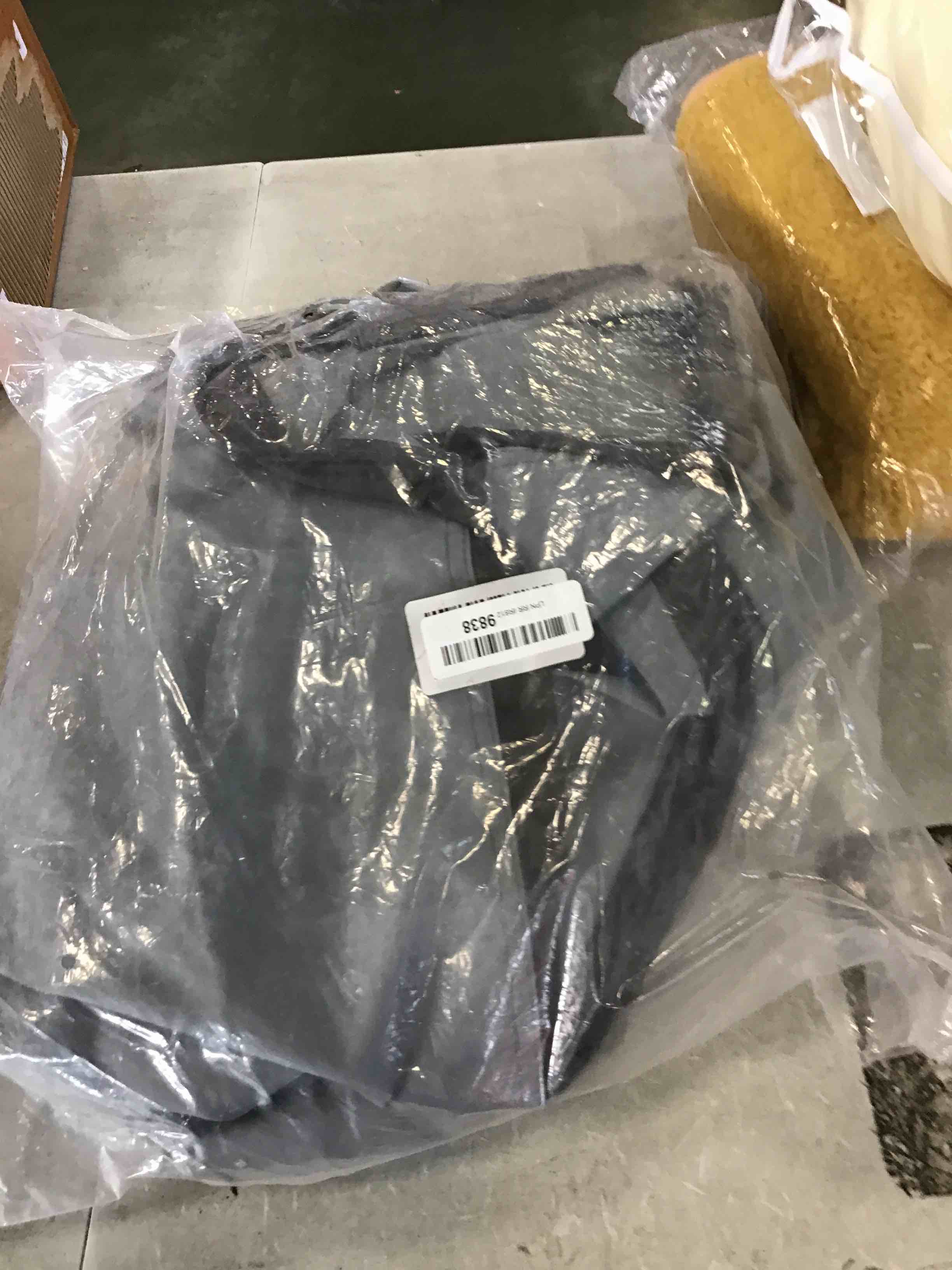 https://s3.amazonaws.com/lotting-images-prod/bidfta/BLU6625205_1717249926693.jpeg