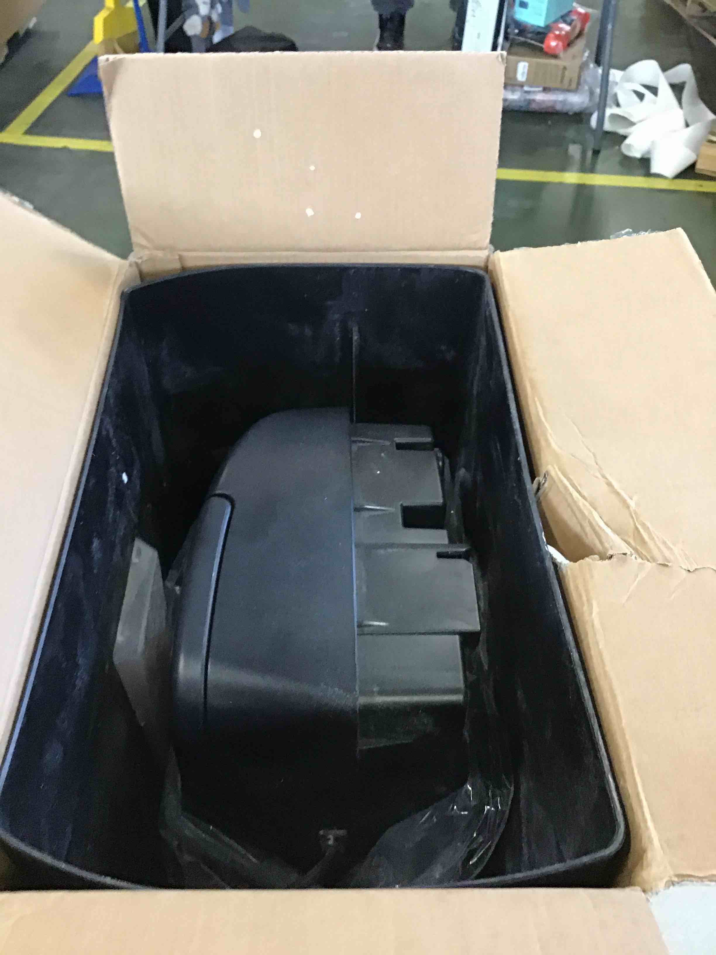 https://s3.amazonaws.com/lotting-images-prod/bidfta/BLU6625257_1717253601428.jpeg