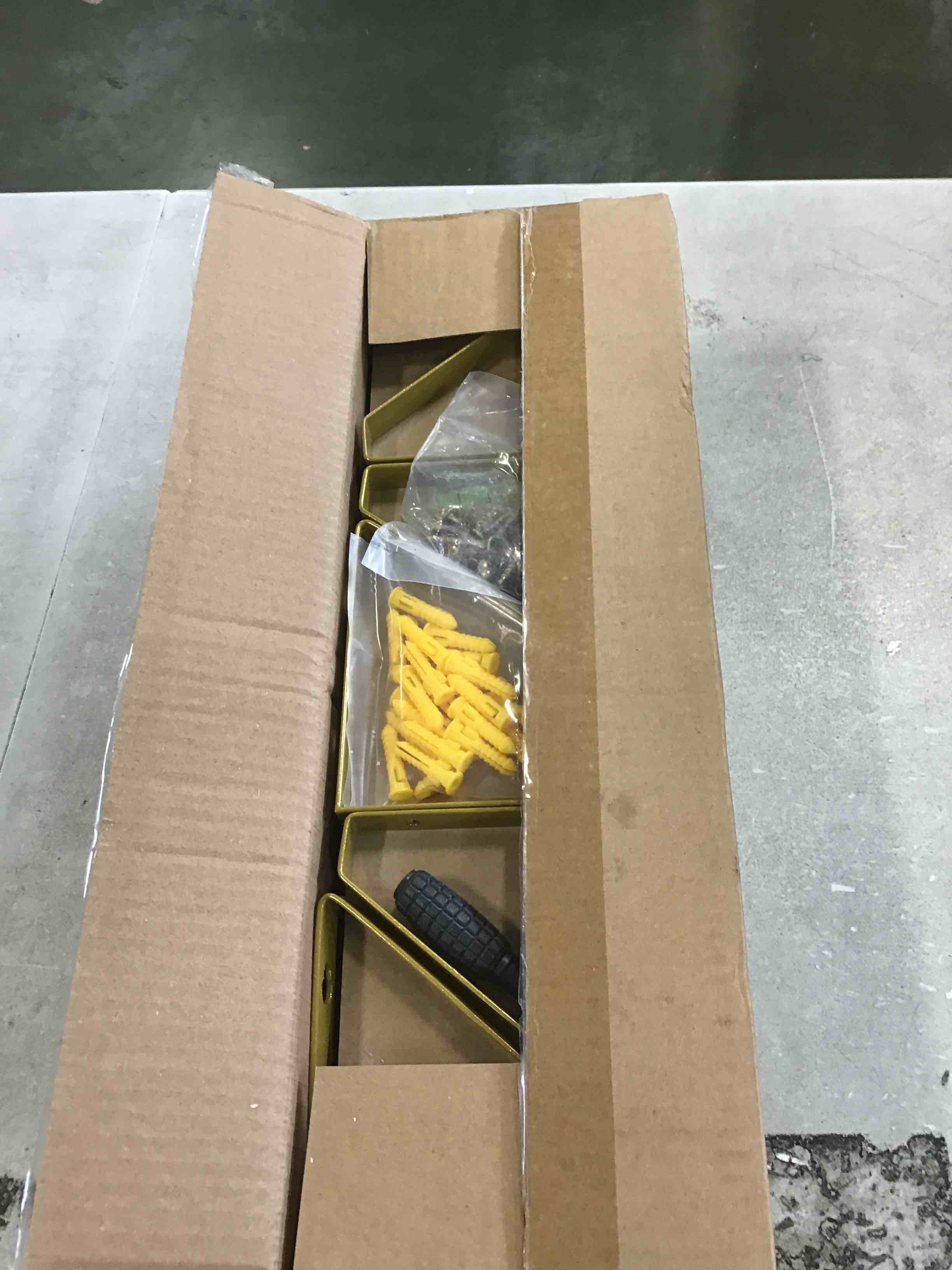 https://s3.amazonaws.com/lotting-images-prod/bidfta/BLU6625707_1717434835575.jpeg