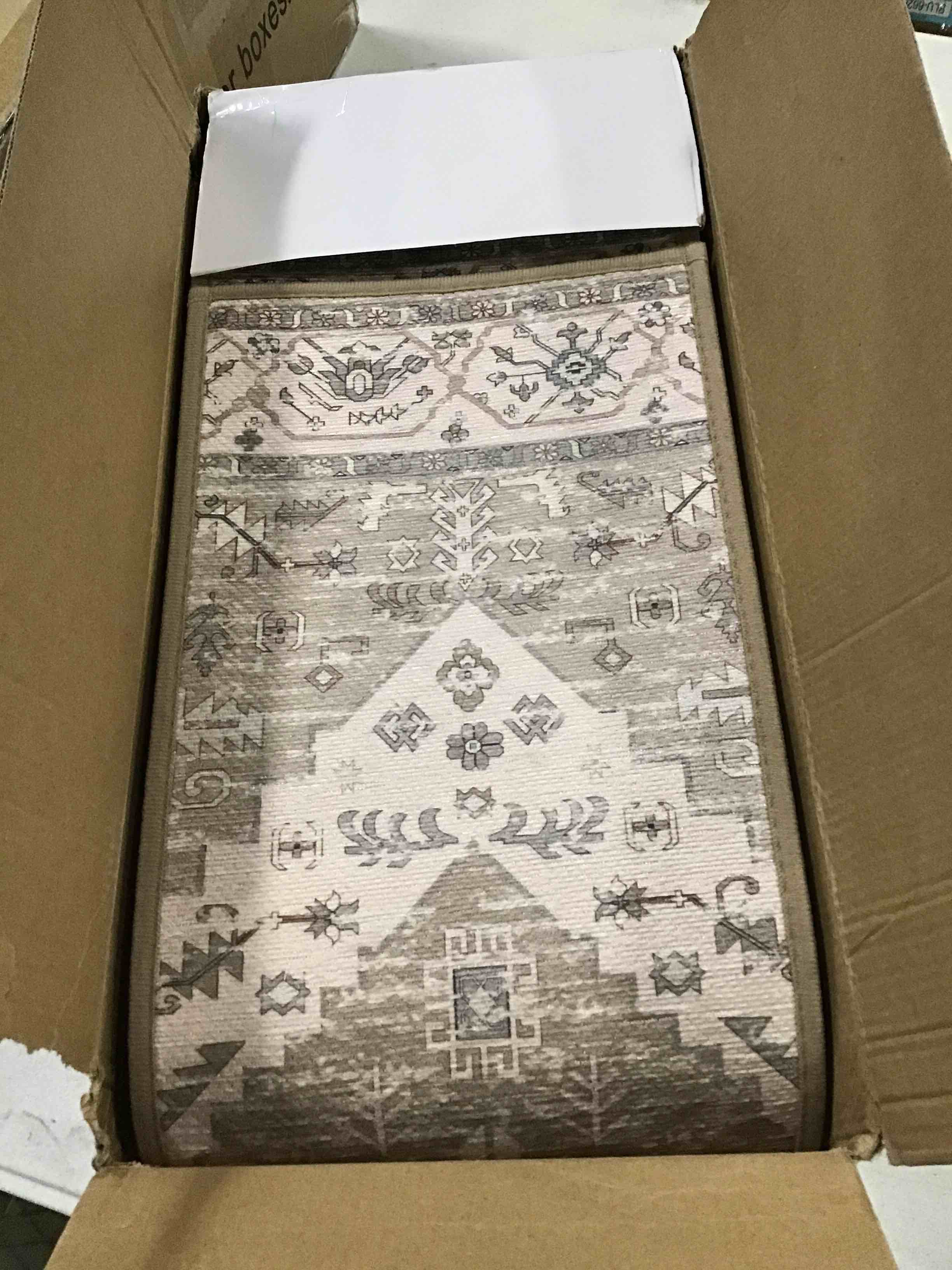 https://s3.amazonaws.com/lotting-images-prod/bidfta/BLU6626698_1717240410113.jpeg