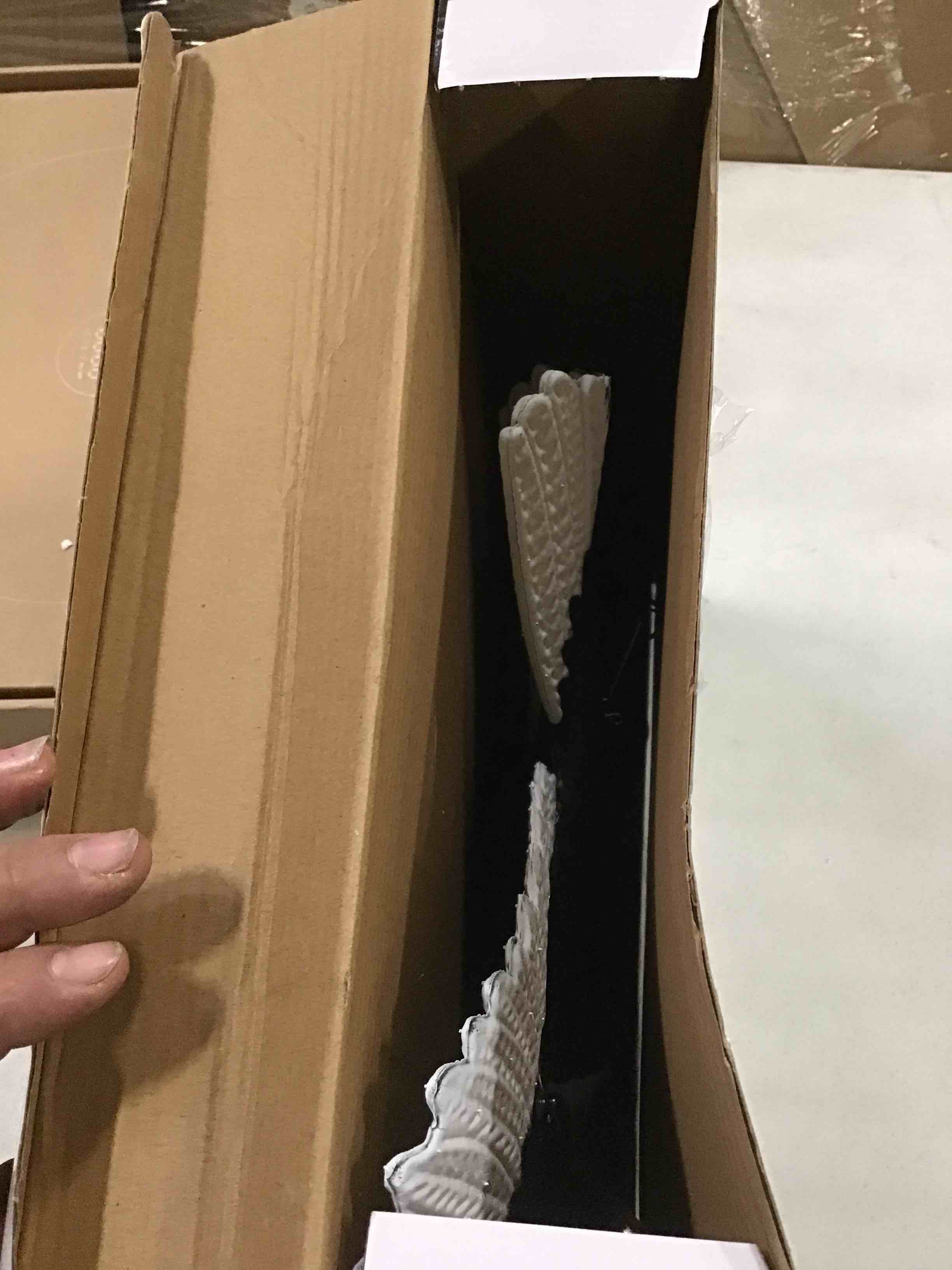https://s3.amazonaws.com/lotting-images-prod/bidfta/BLU6626766_1717244689962.jpeg